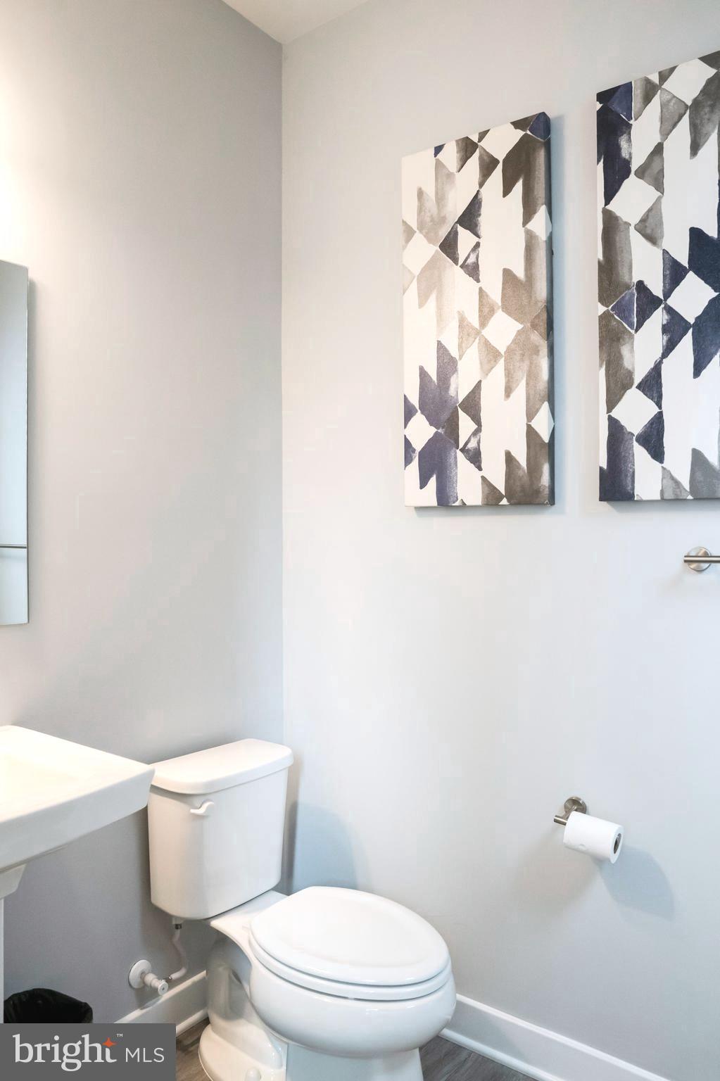 5611 GREENPOINT LANE