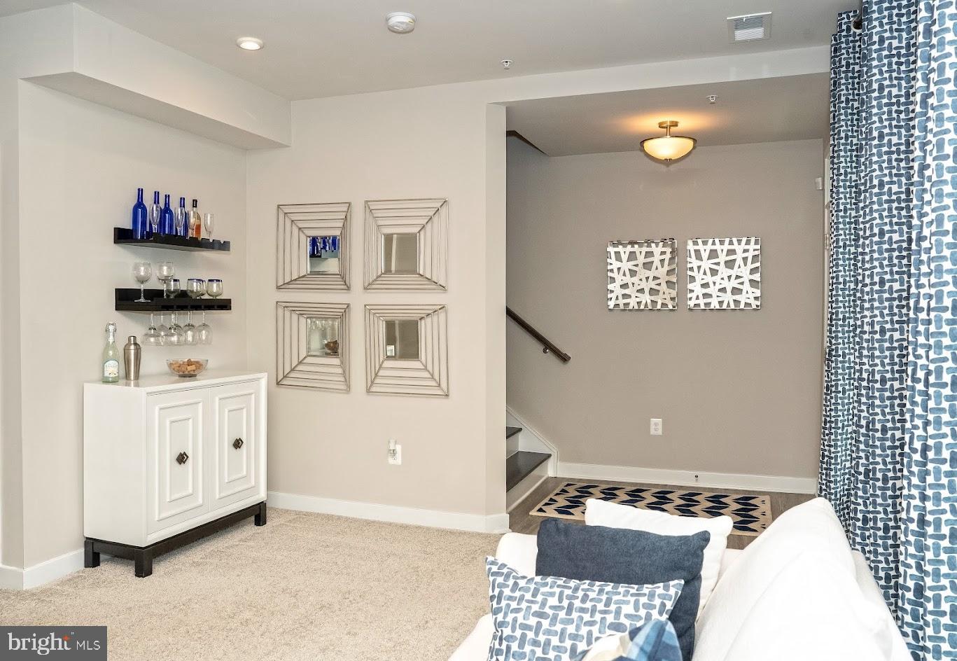 5611 GREENPOINT LANE