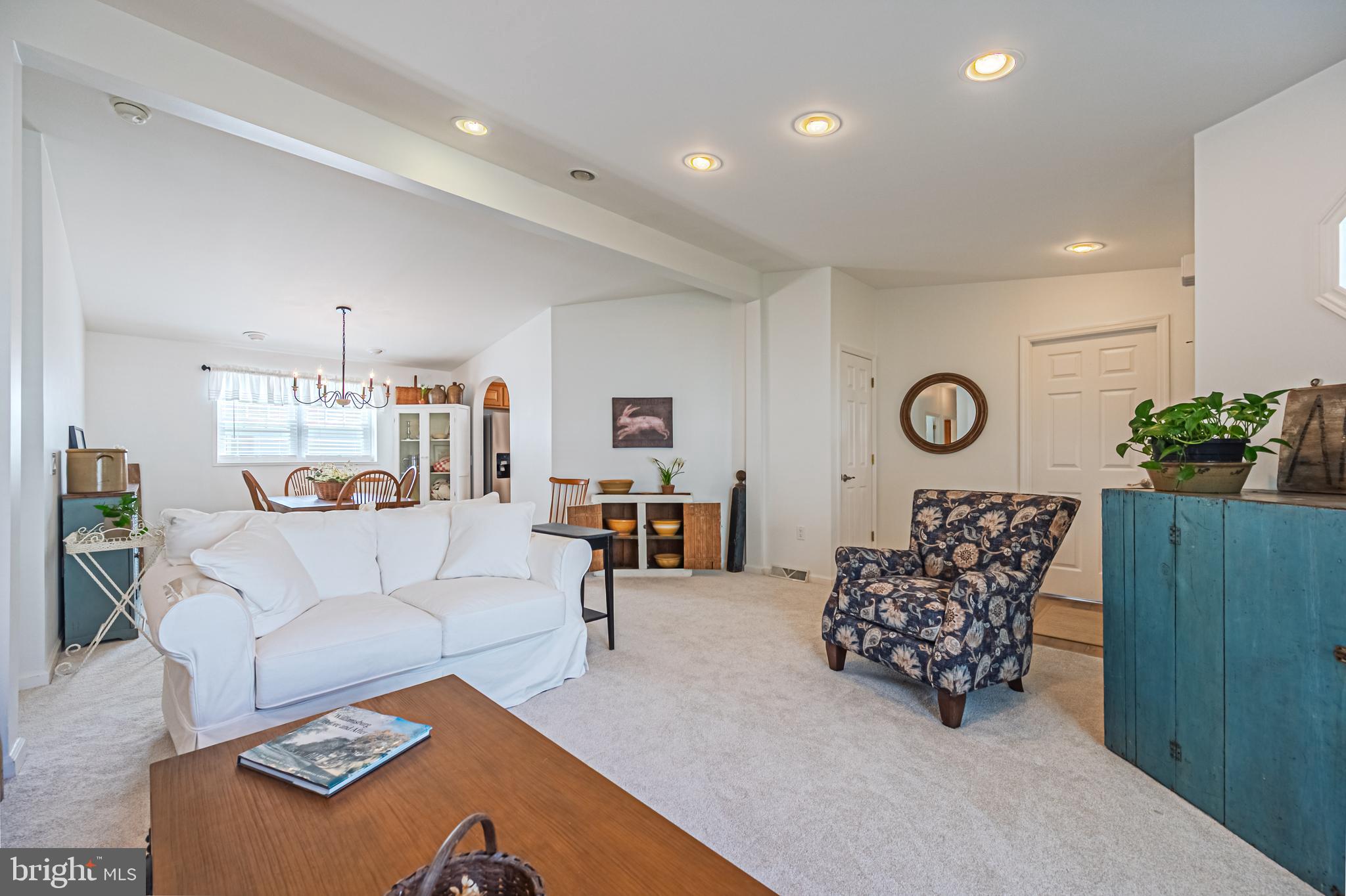 4 PINETREE LANE