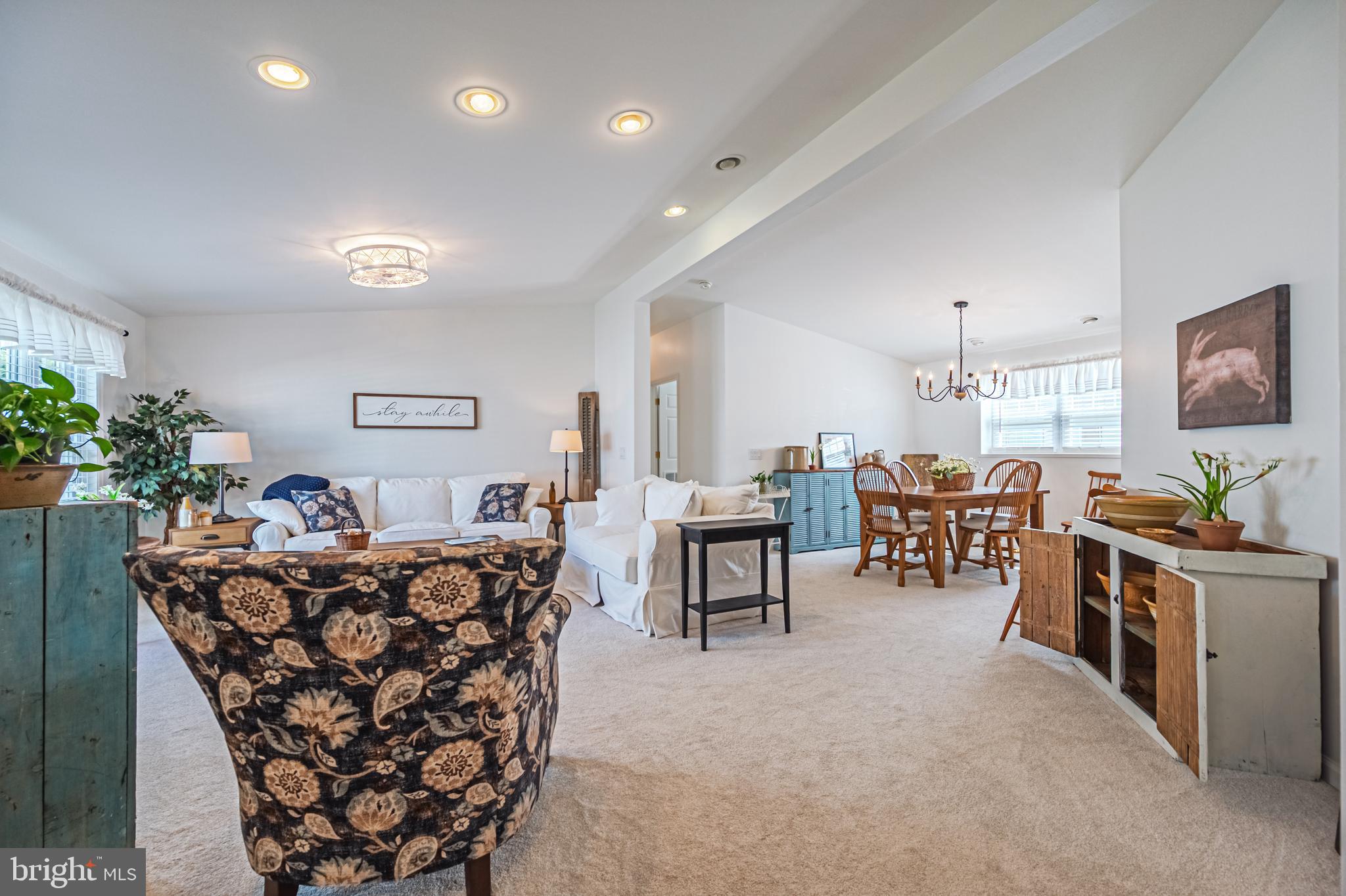 4 PINETREE LANE