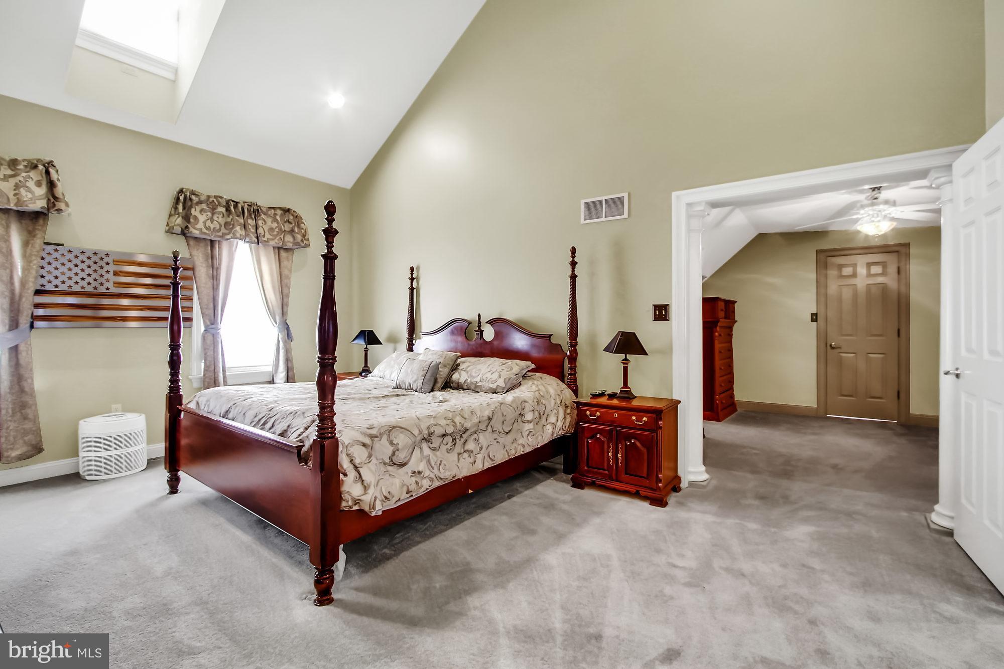 ROYAL MANOR - Residential