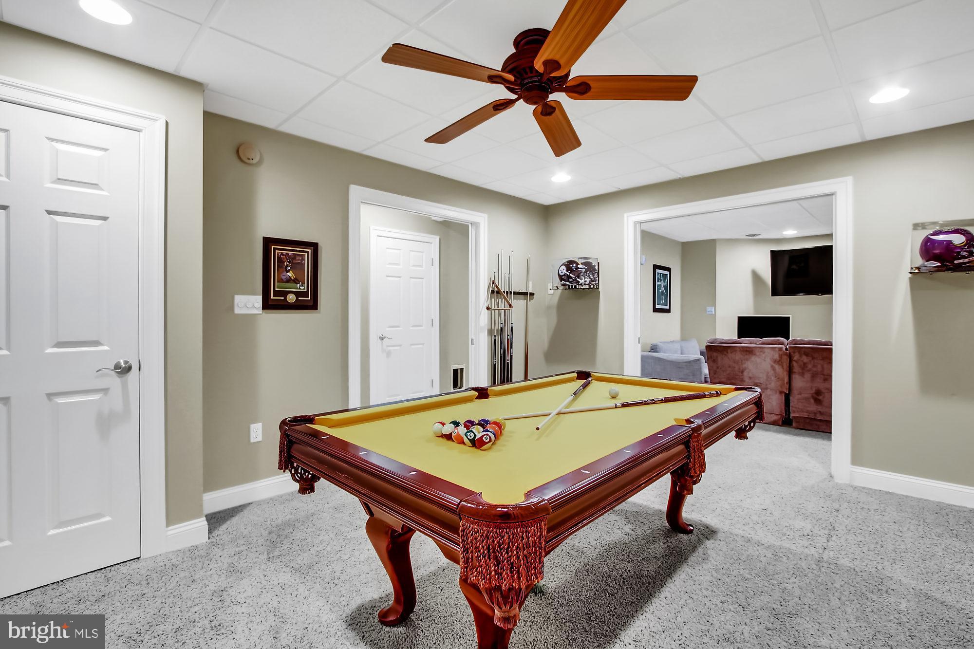ROYAL MANOR - Residential