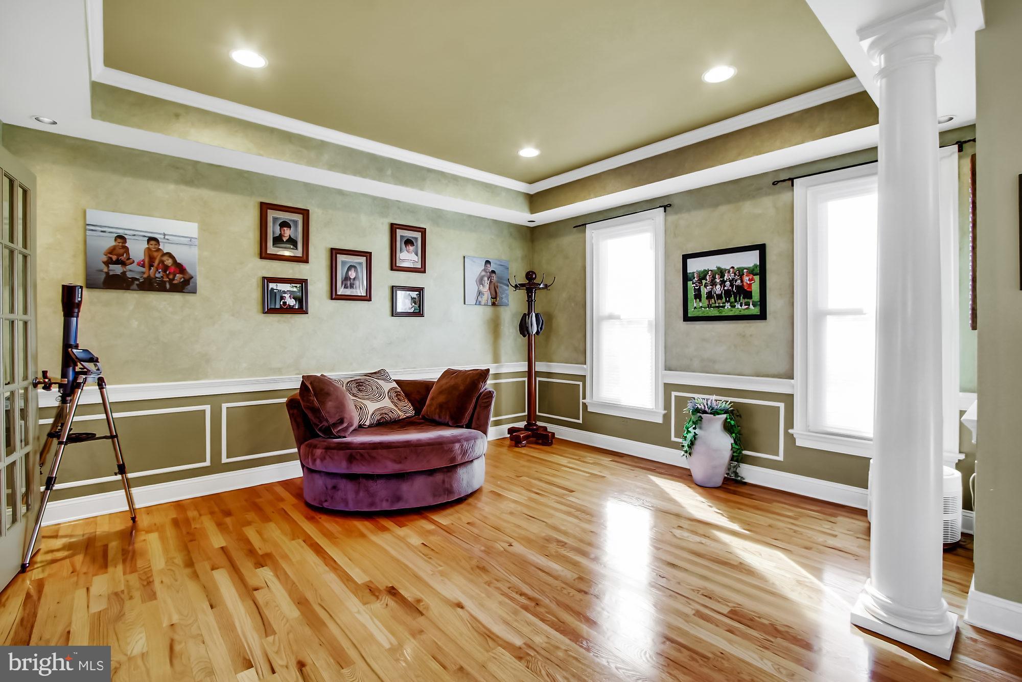 ROYAL MANOR - Residential