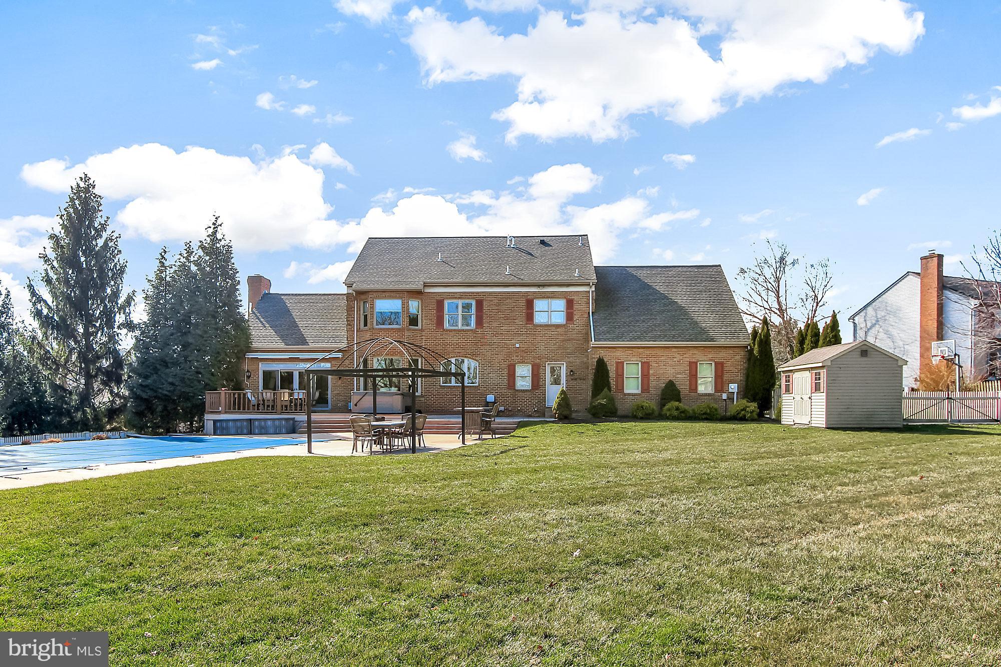 ROYAL MANOR - Residential