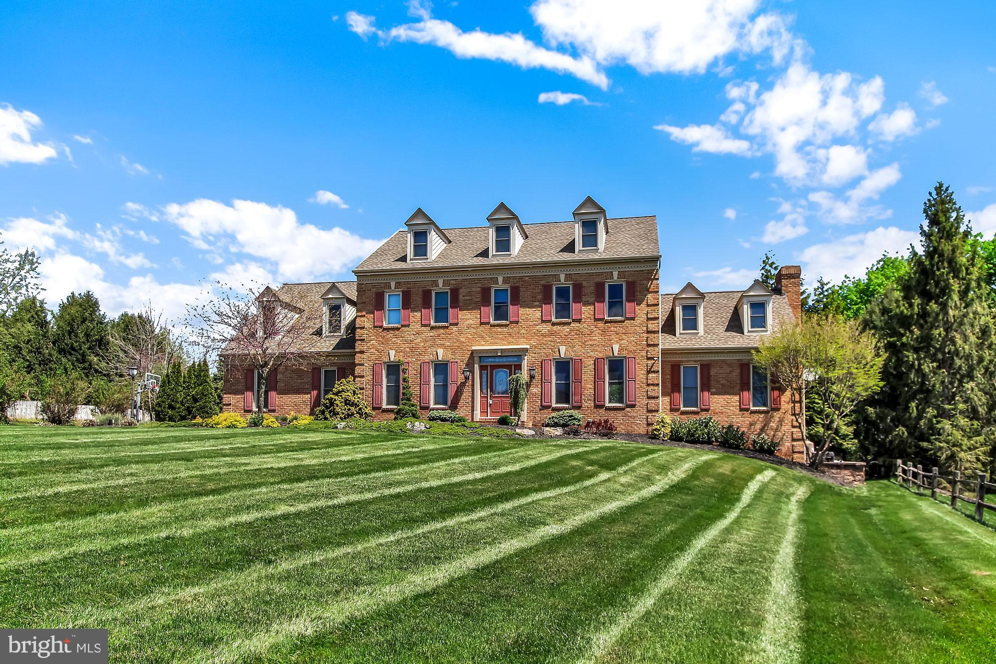 ROYAL MANOR - Residential