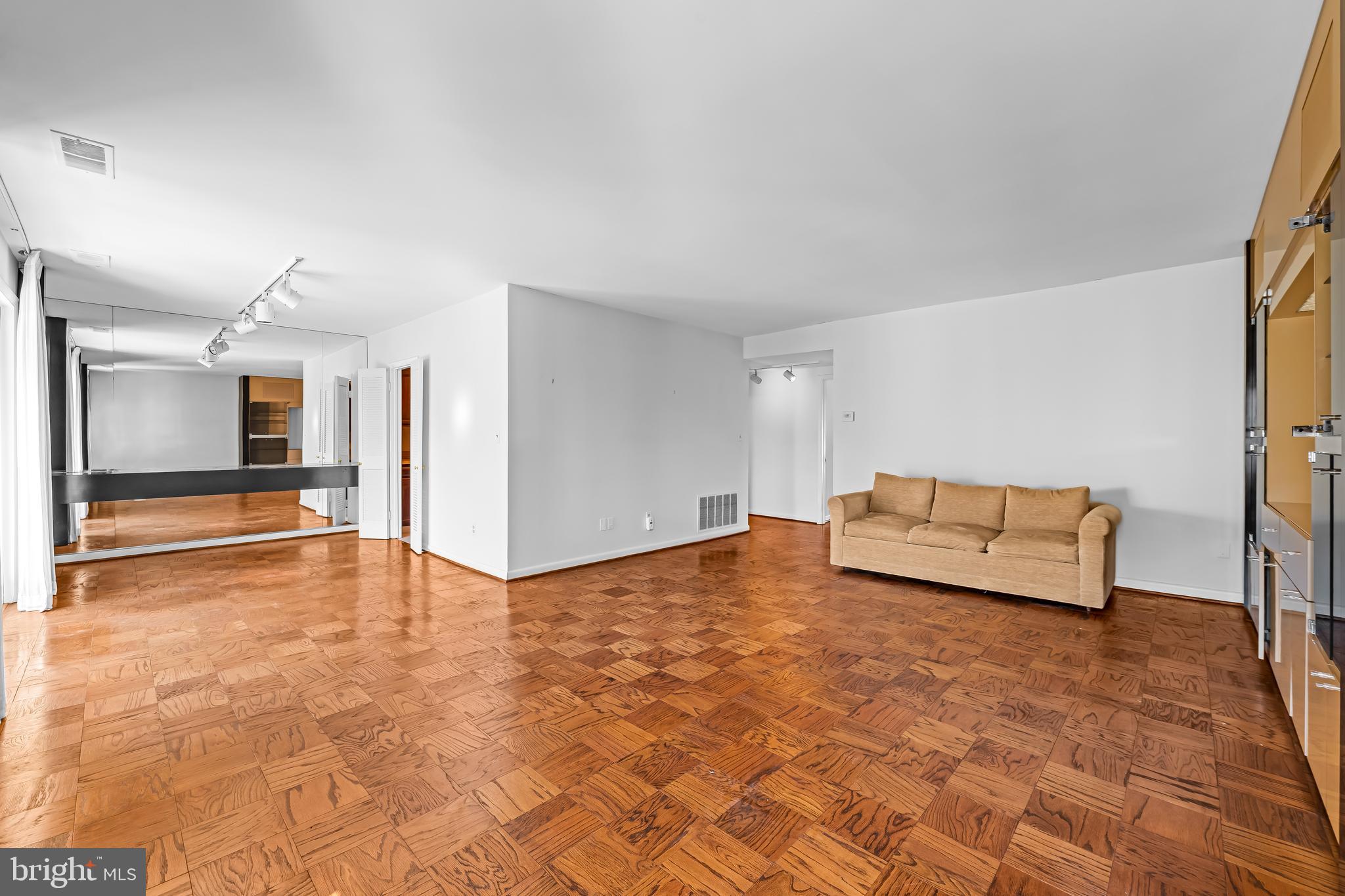 4 CROSS KEYS ROAD 4E