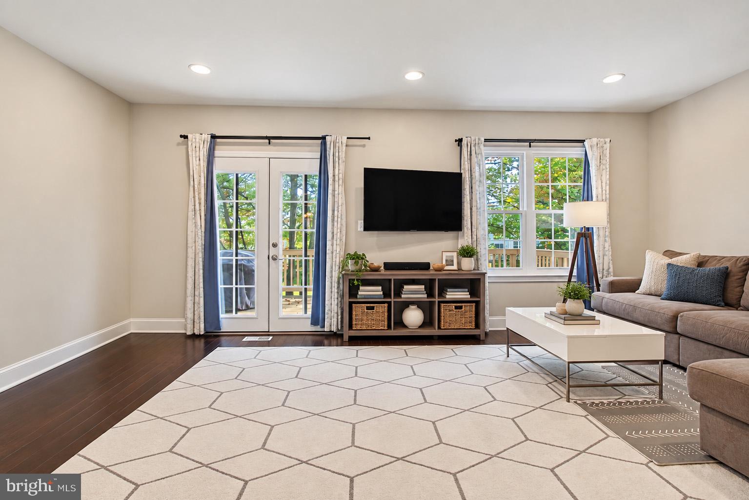 5 LAZY HOLLOW WAY