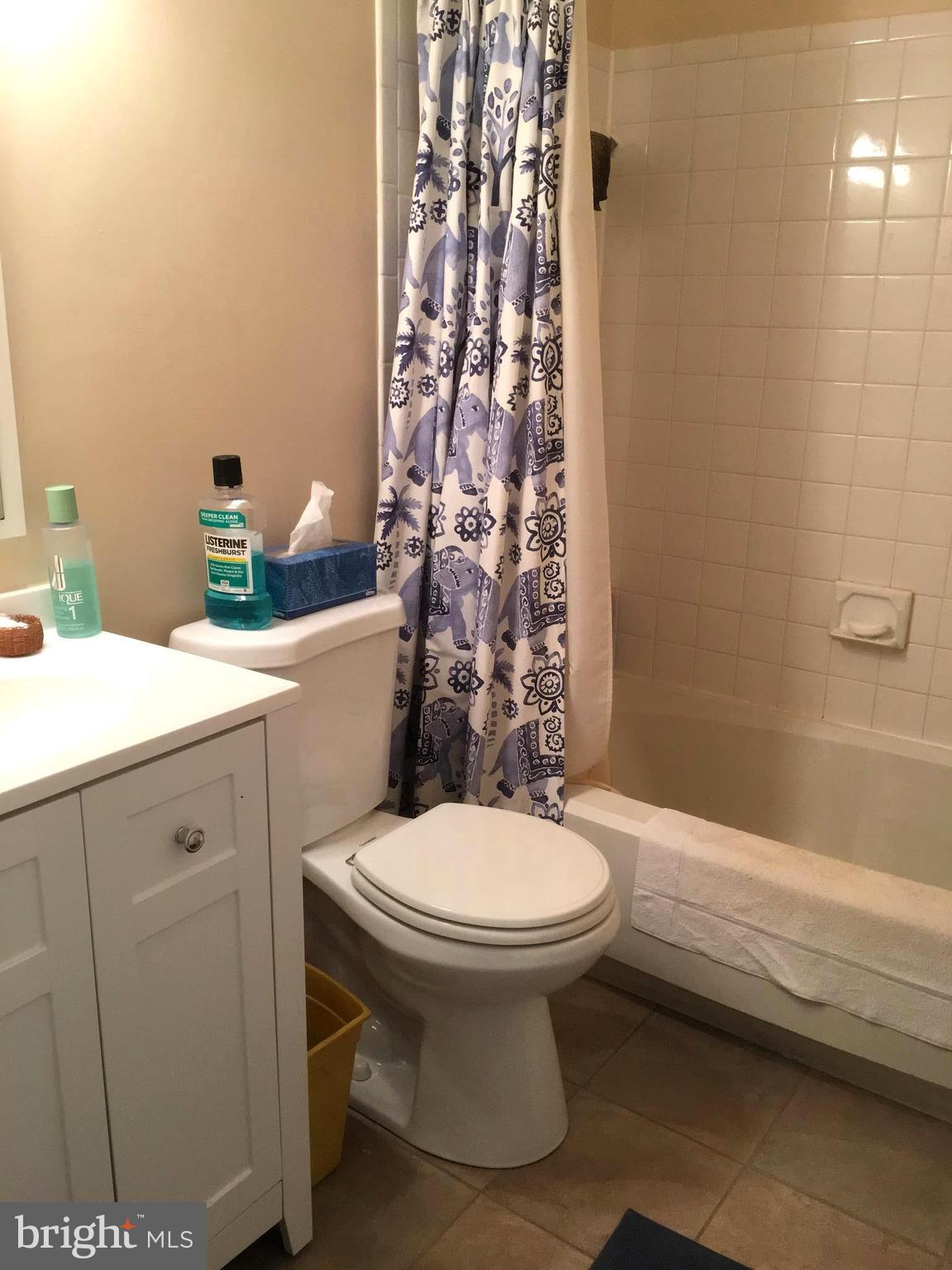 GUNNERS LAKE VILLAGE - Residential Lease