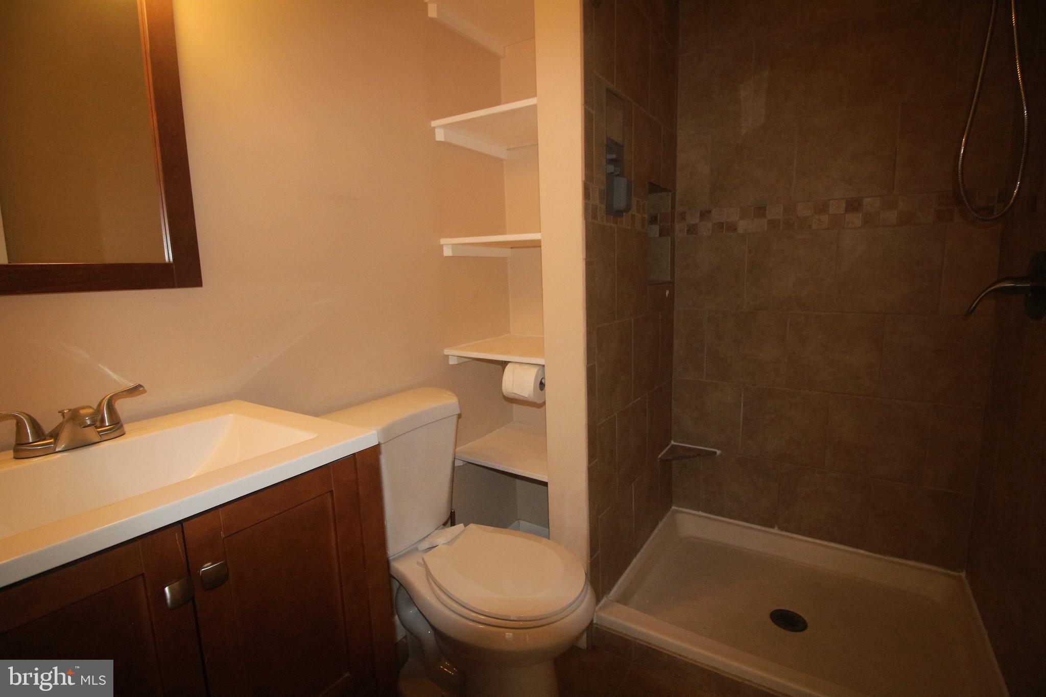 GUNNERS LAKE VILLAGE - Residential Lease