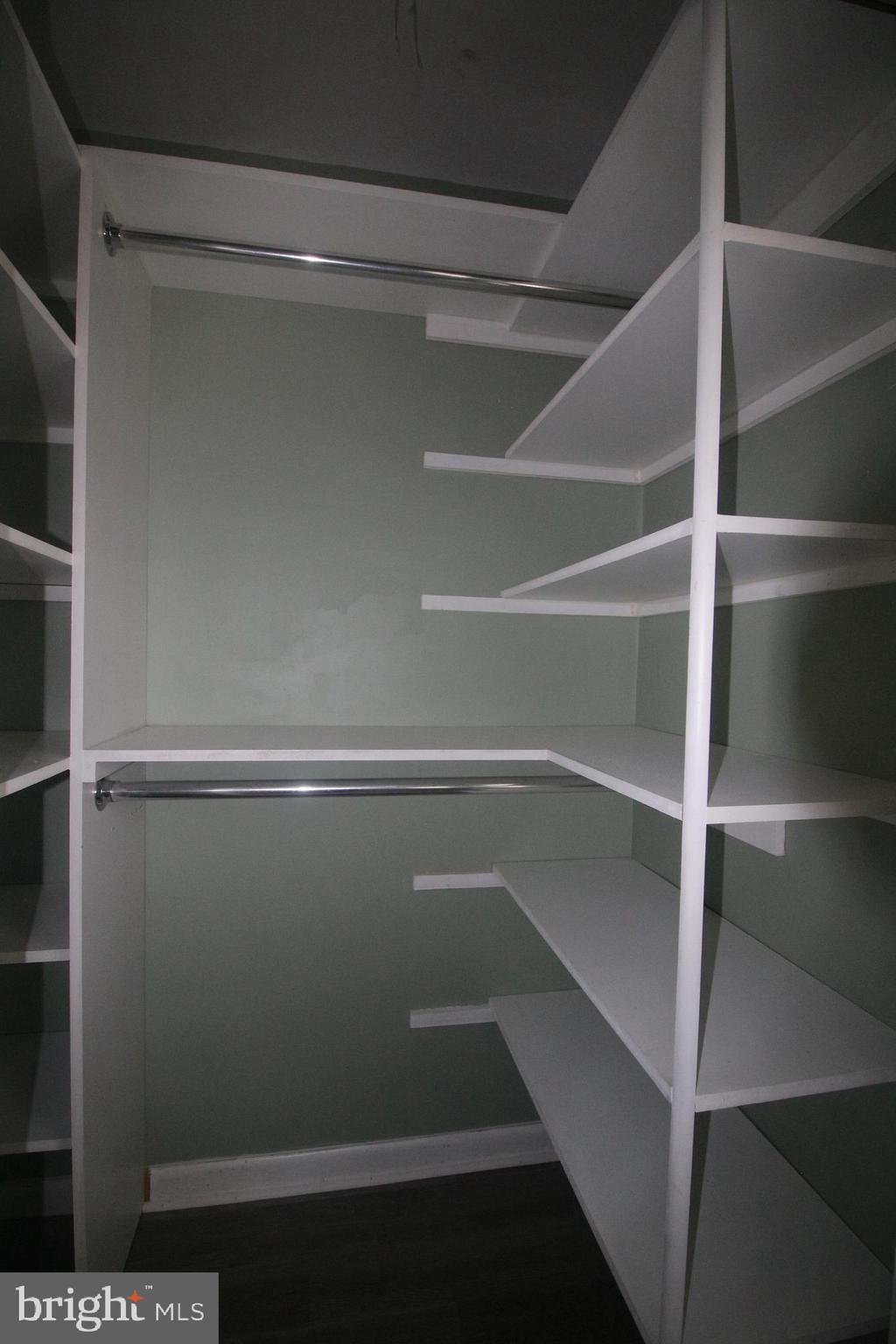 GUNNERS LAKE VILLAGE - Residential Lease