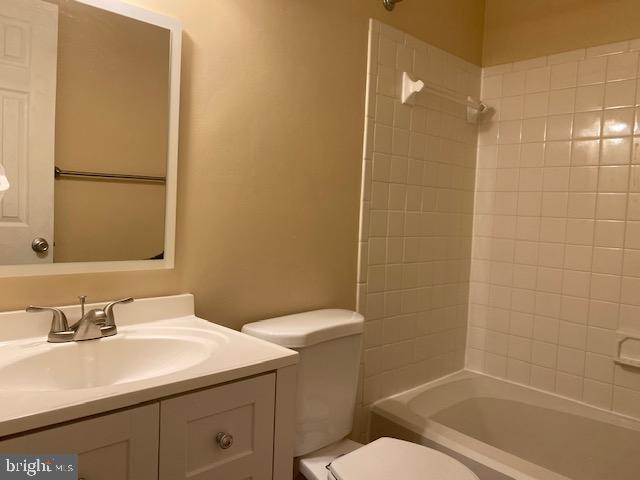 GUNNERS LAKE VILLAGE - Residential Lease