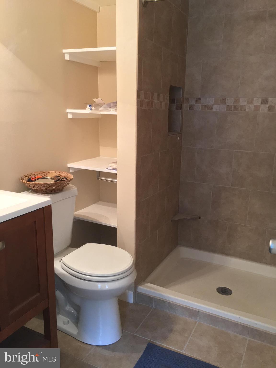 GUNNERS LAKE VILLAGE - Residential Lease