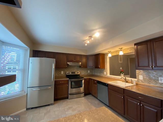 GUNNERS LAKE VILLAGE - Residential Lease