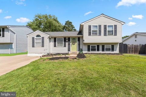 Homes For Sale - 7913 Kings Bench Place<br/> PASADENA, MD 21122