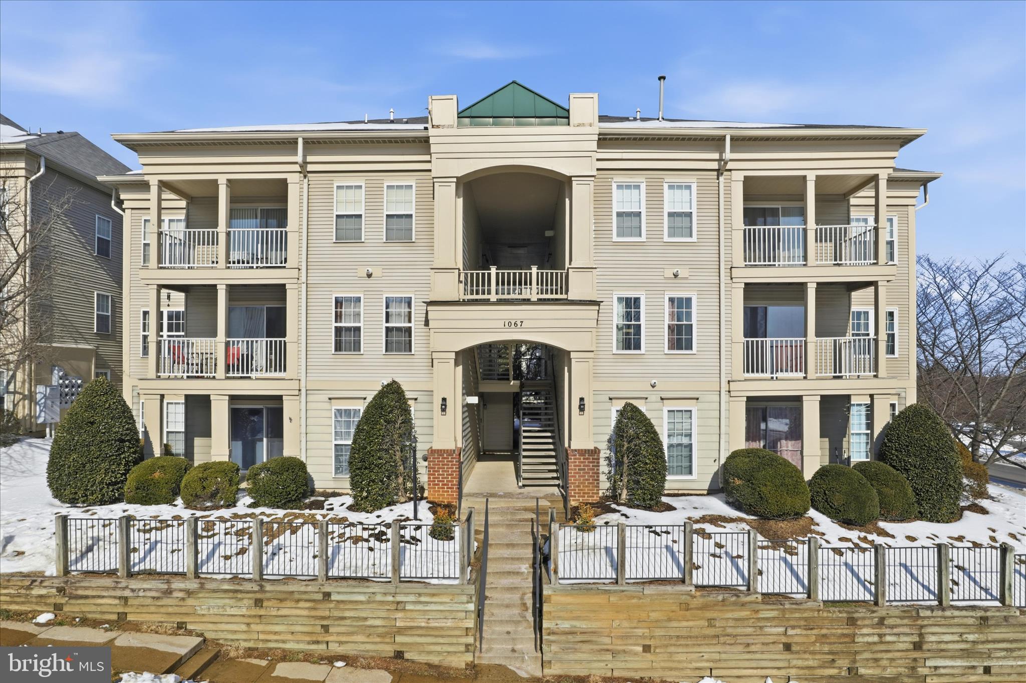 SUMMERHOUSE CONDO - Residential