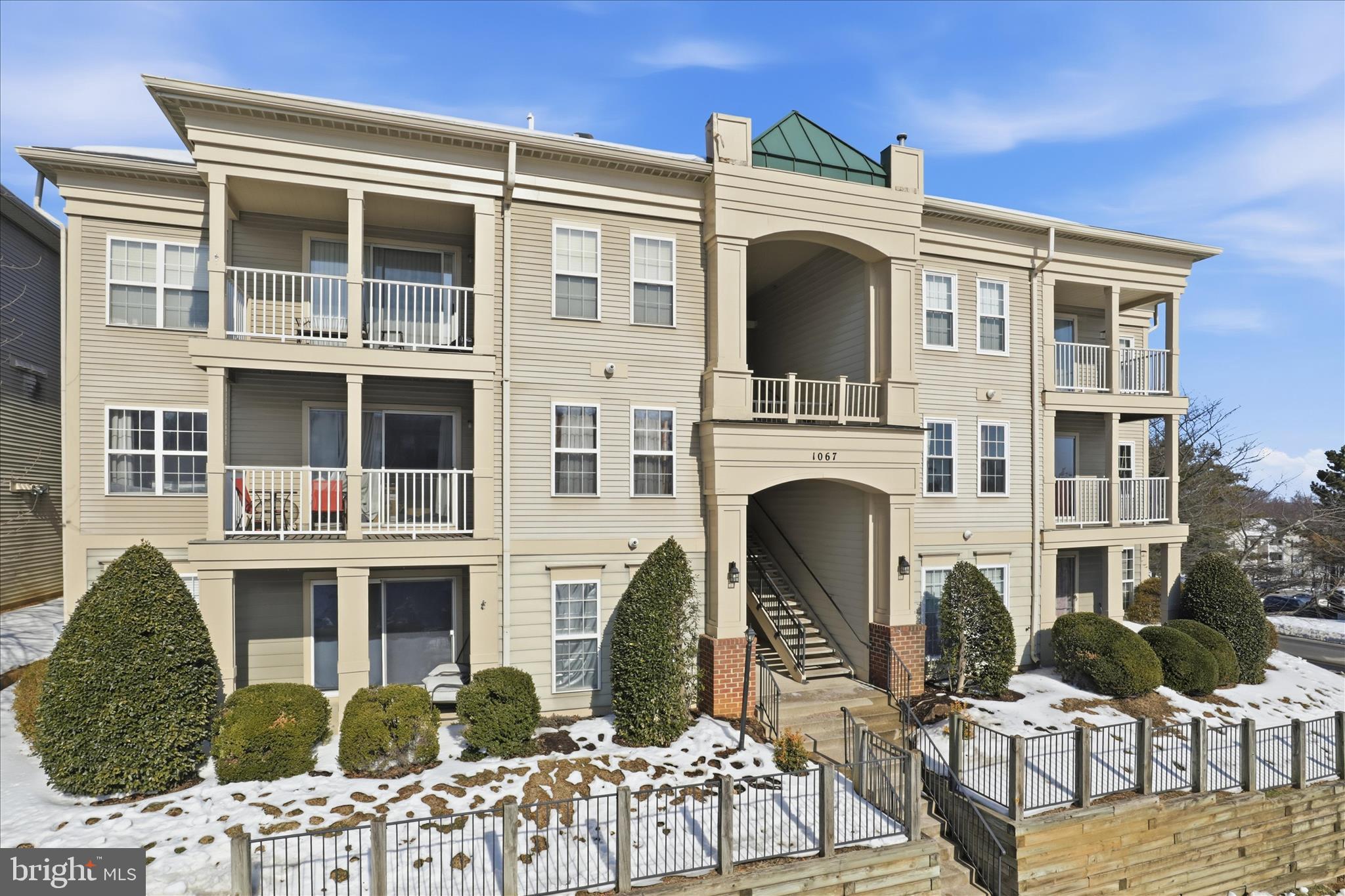 SUMMERHOUSE CONDO - Residential