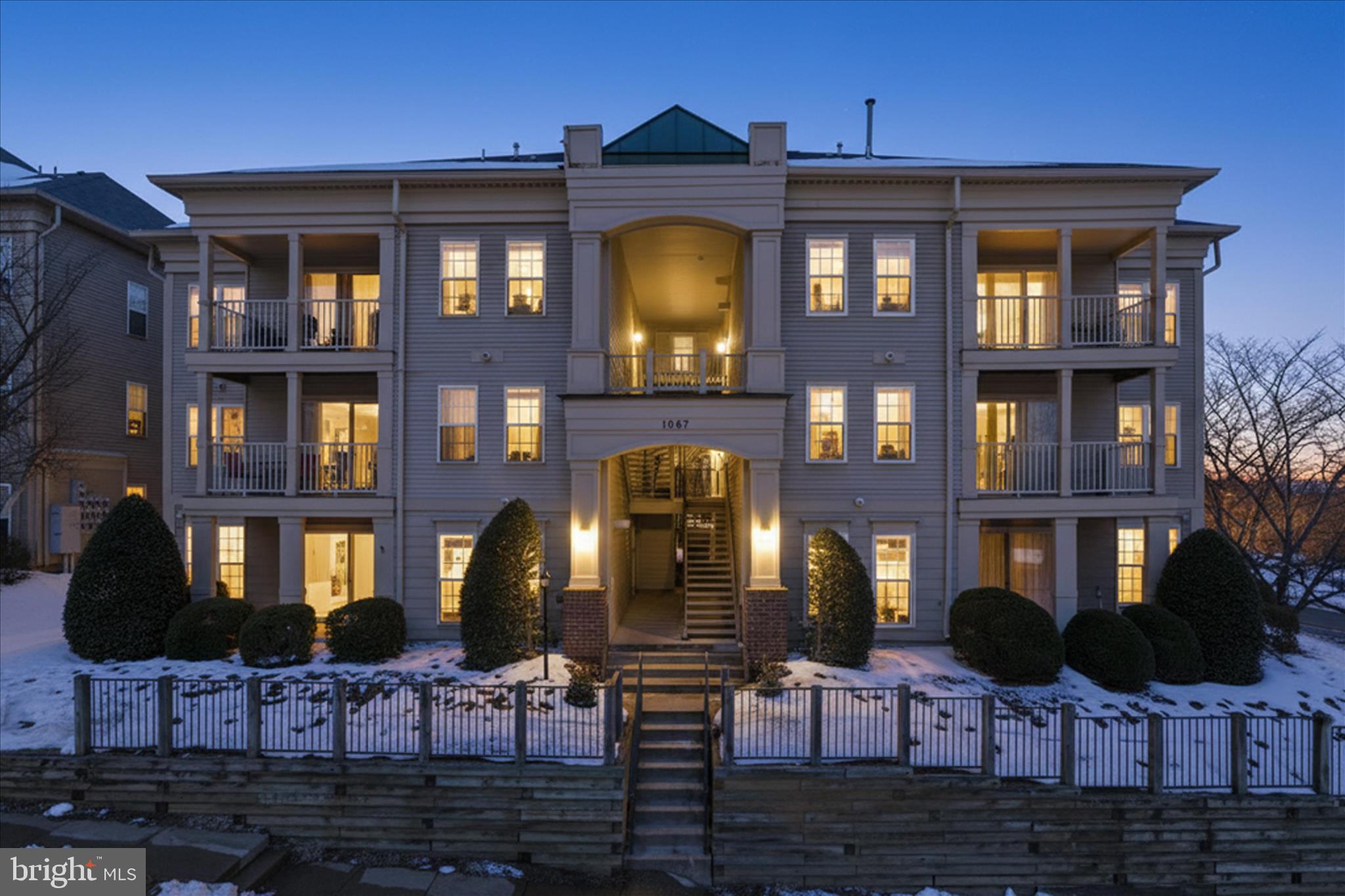 SUMMERHOUSE CONDO - Residential