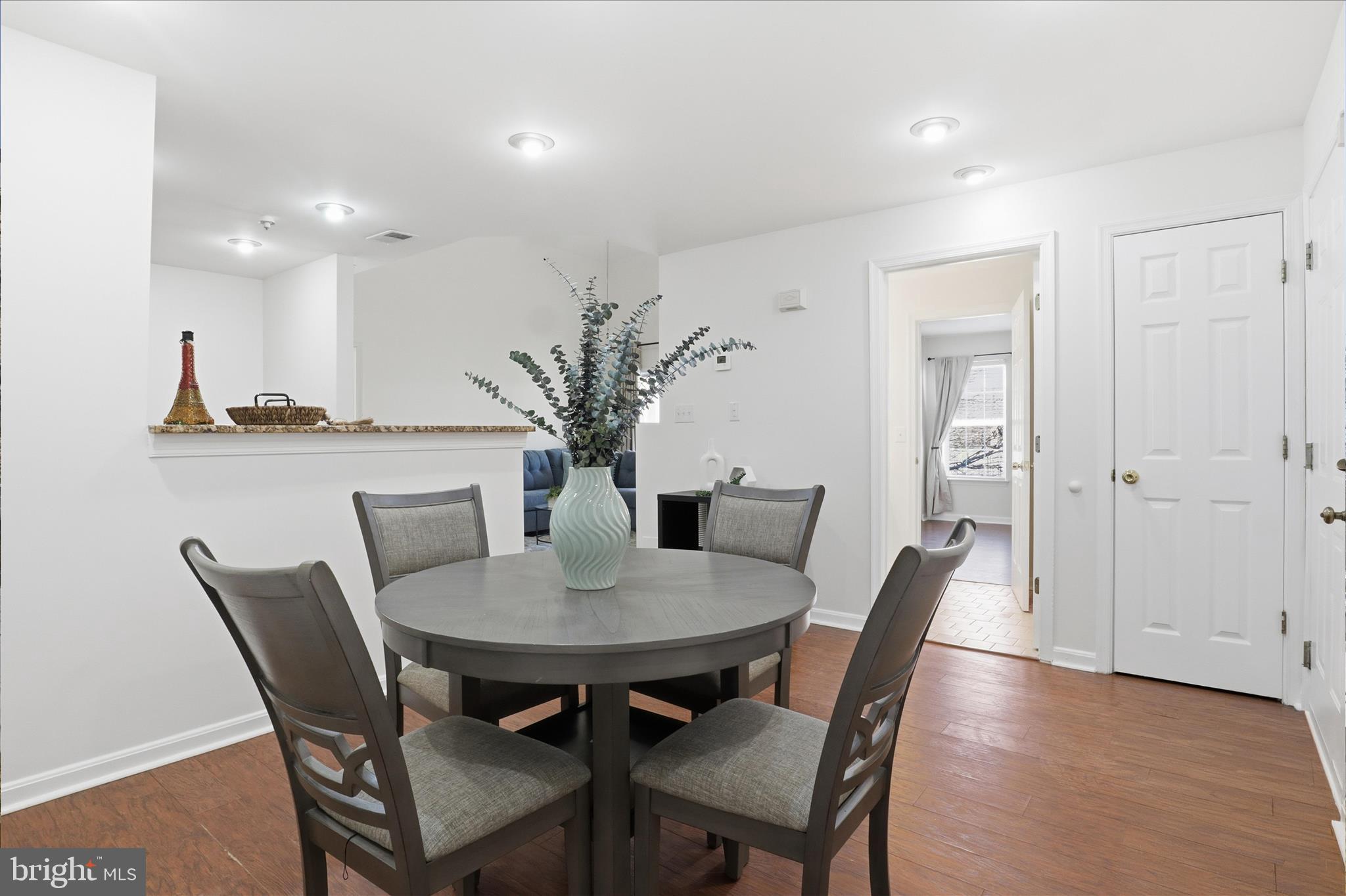 SUMMERHOUSE CONDO - Residential