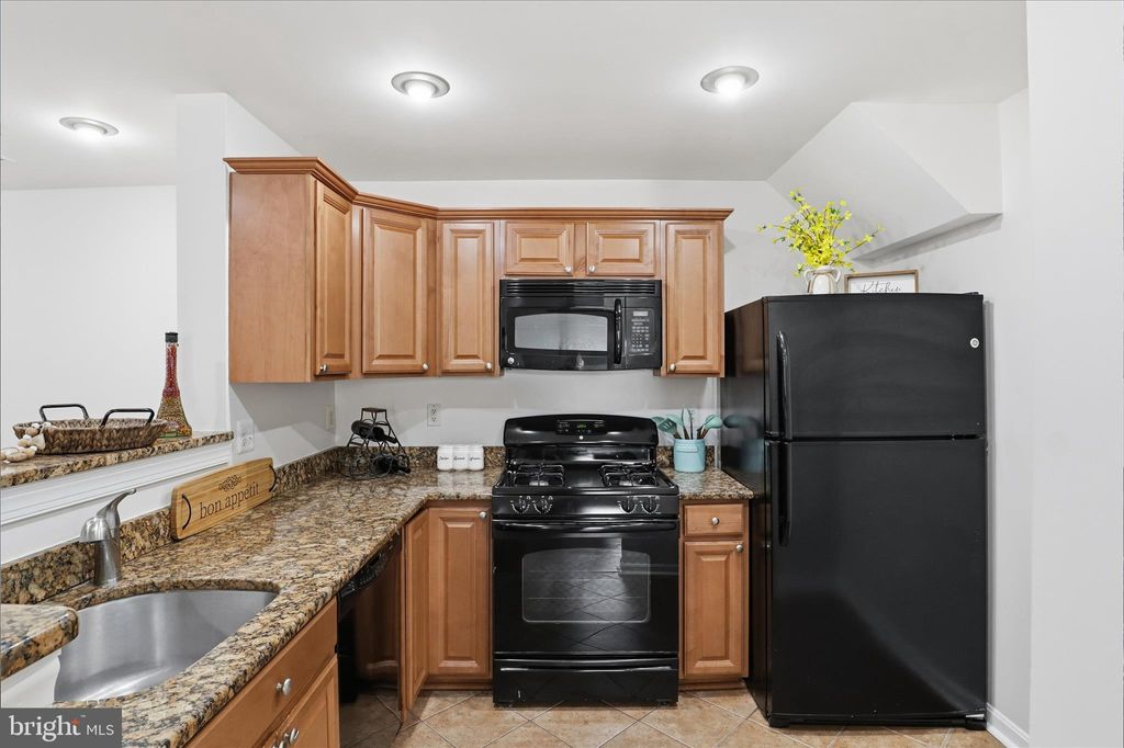 Photo of 1067 Gardenview Loop #302, WOODBRIDGE, VA 22191 (MLS # VAPW2111368)