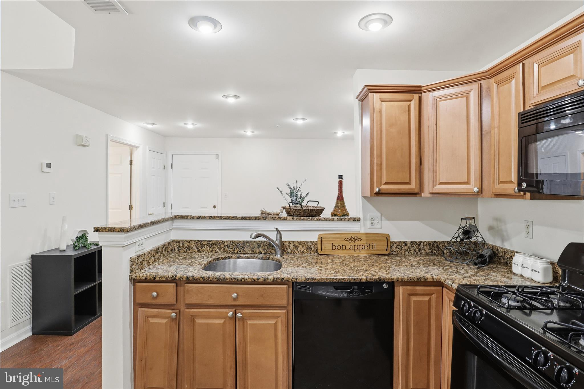 SUMMERHOUSE CONDO - Residential