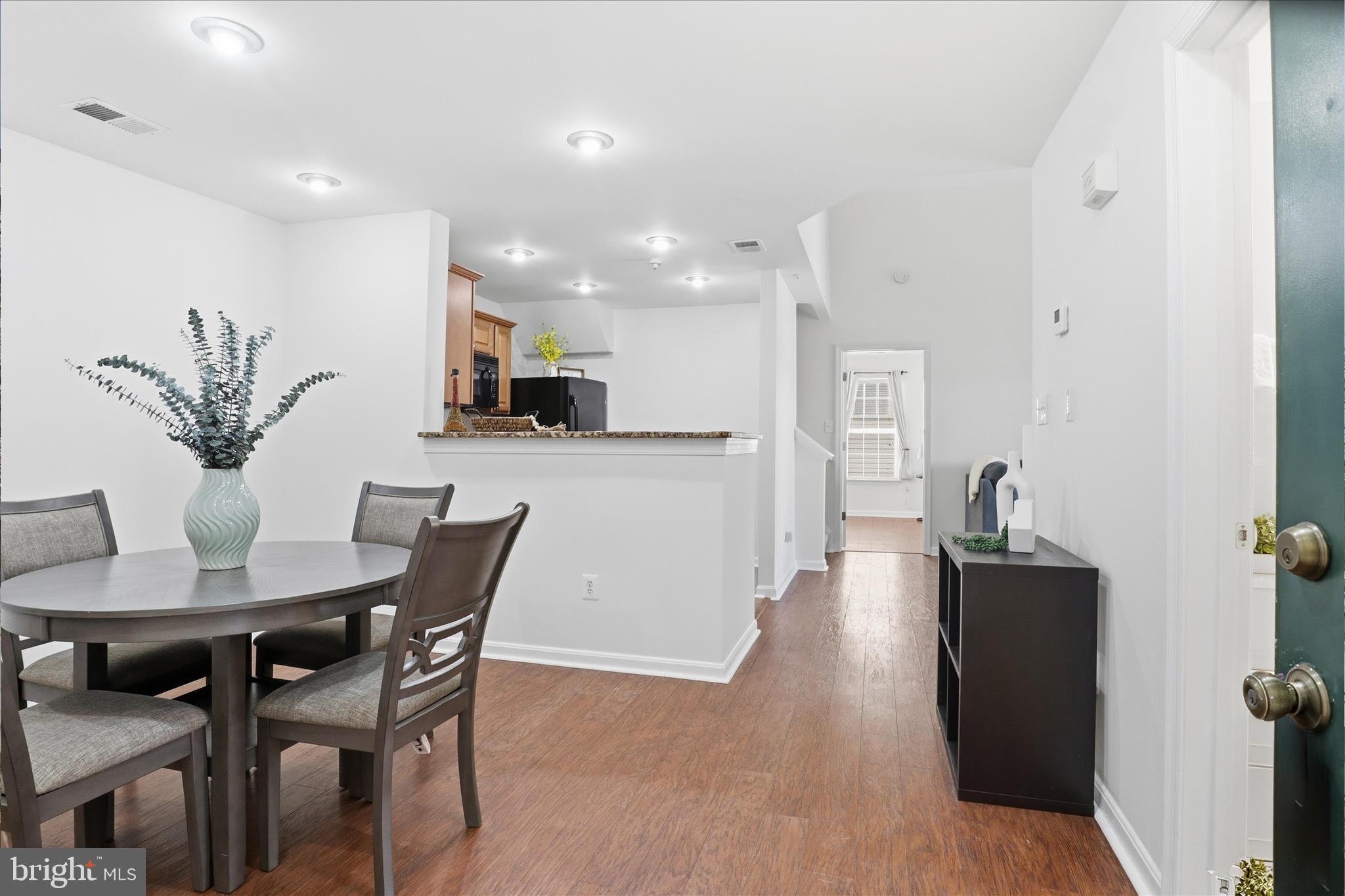 SUMMERHOUSE CONDO - Residential