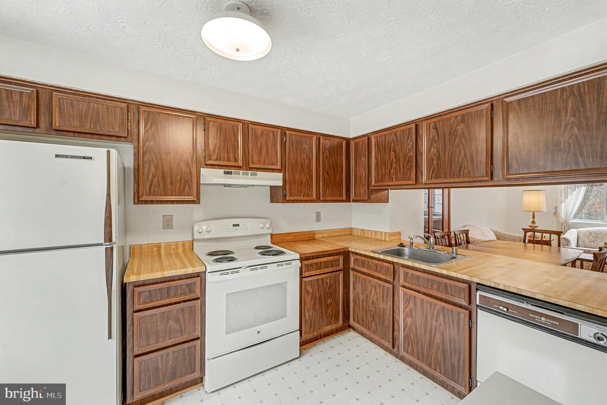 NEWINGTON FOREST - Residential