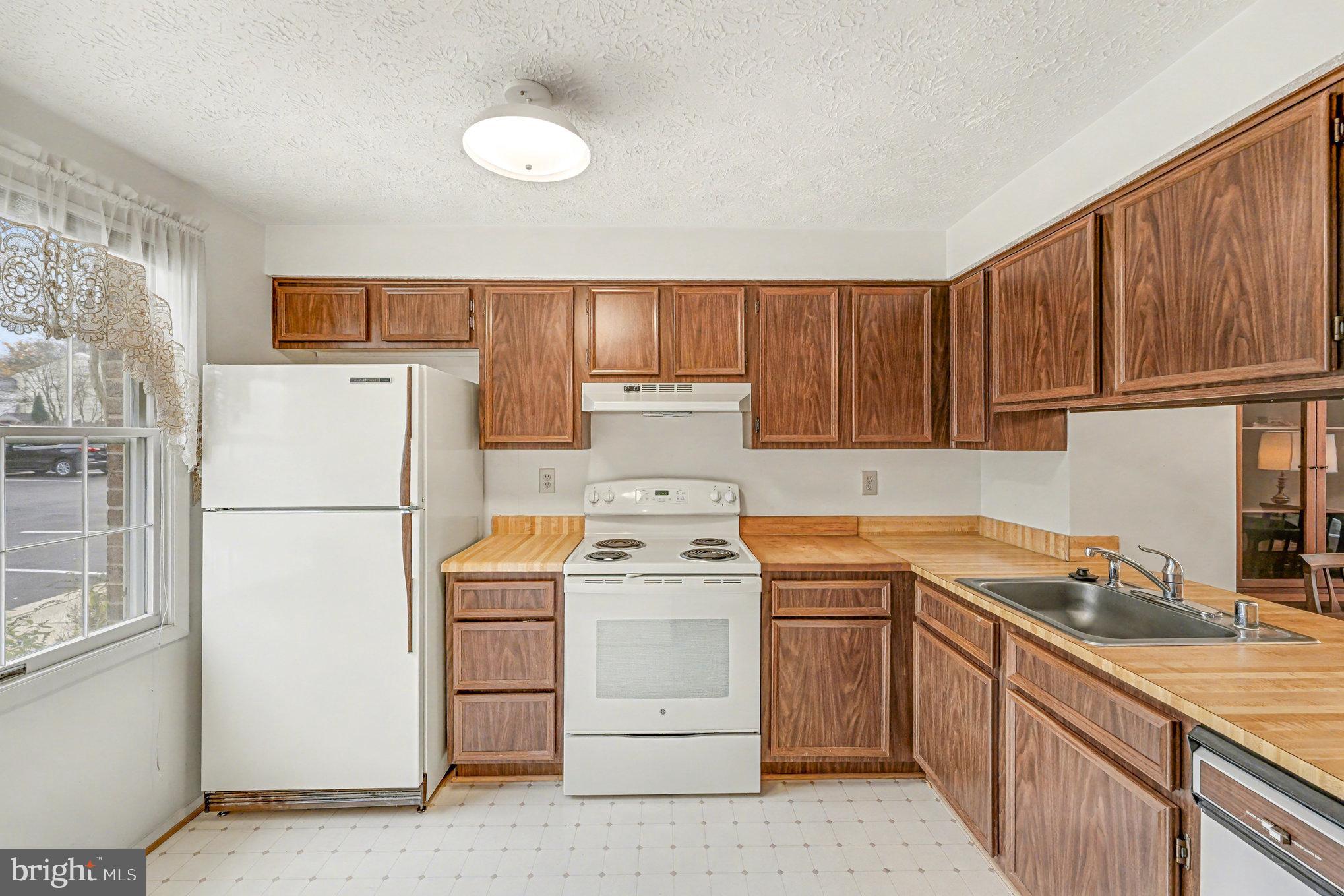 NEWINGTON FOREST - Residential