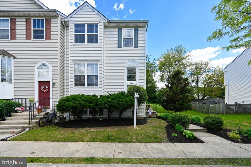 Move in ready end unit 3 bed 2.5 bath with 2 assigned parking spaces.