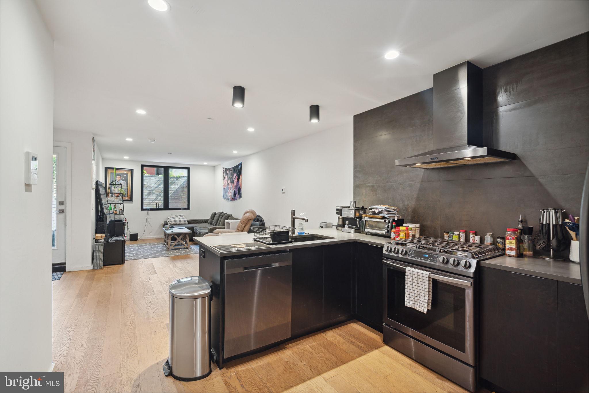 GRADUATE HOSPITAL - Residential Income