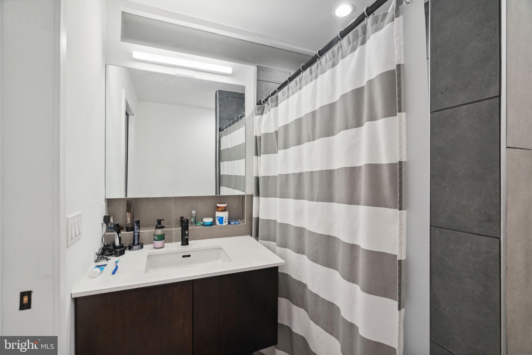 GRADUATE HOSPITAL - Residential Income