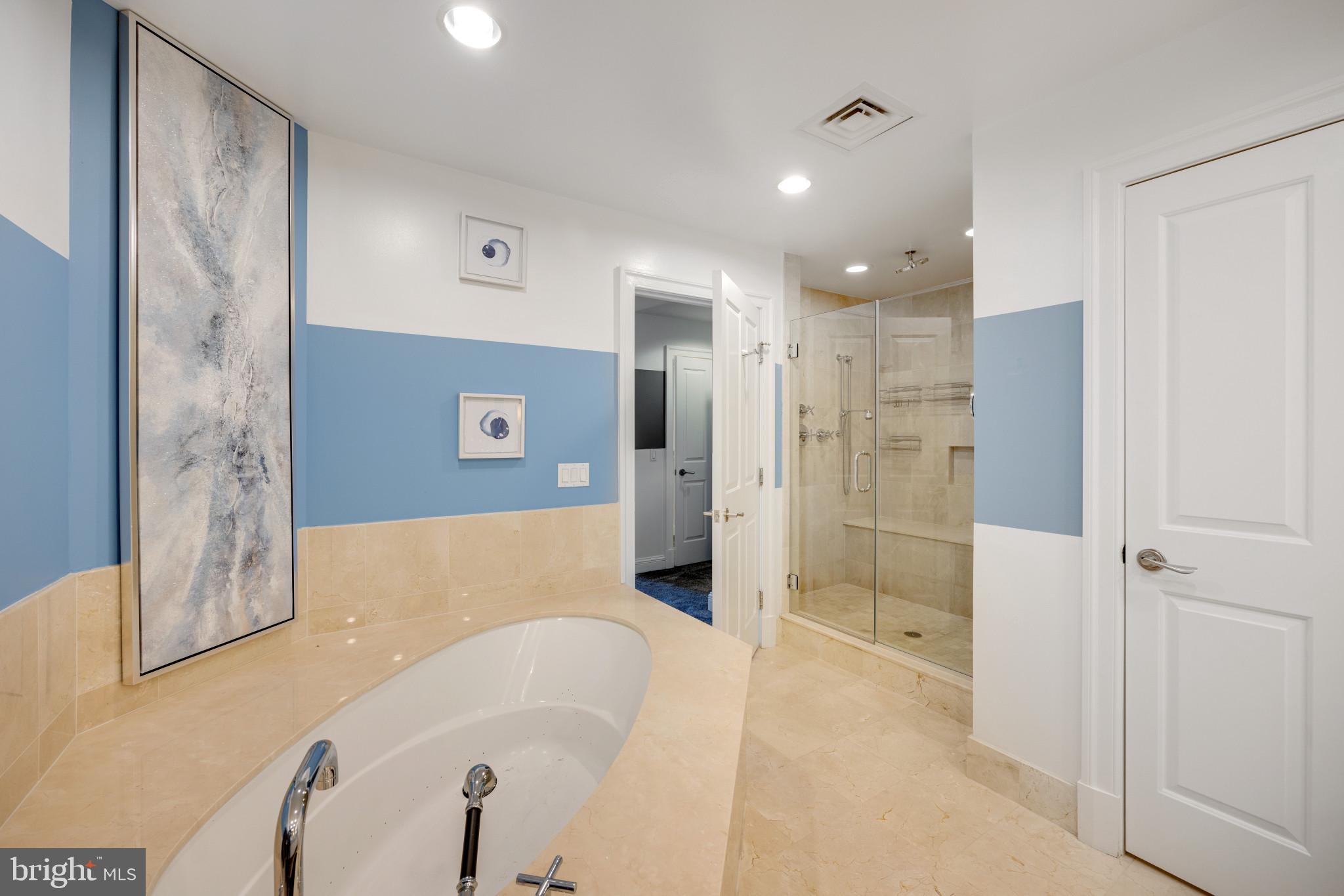 THE RITZ-CARLTON RESIDENCES - Residential