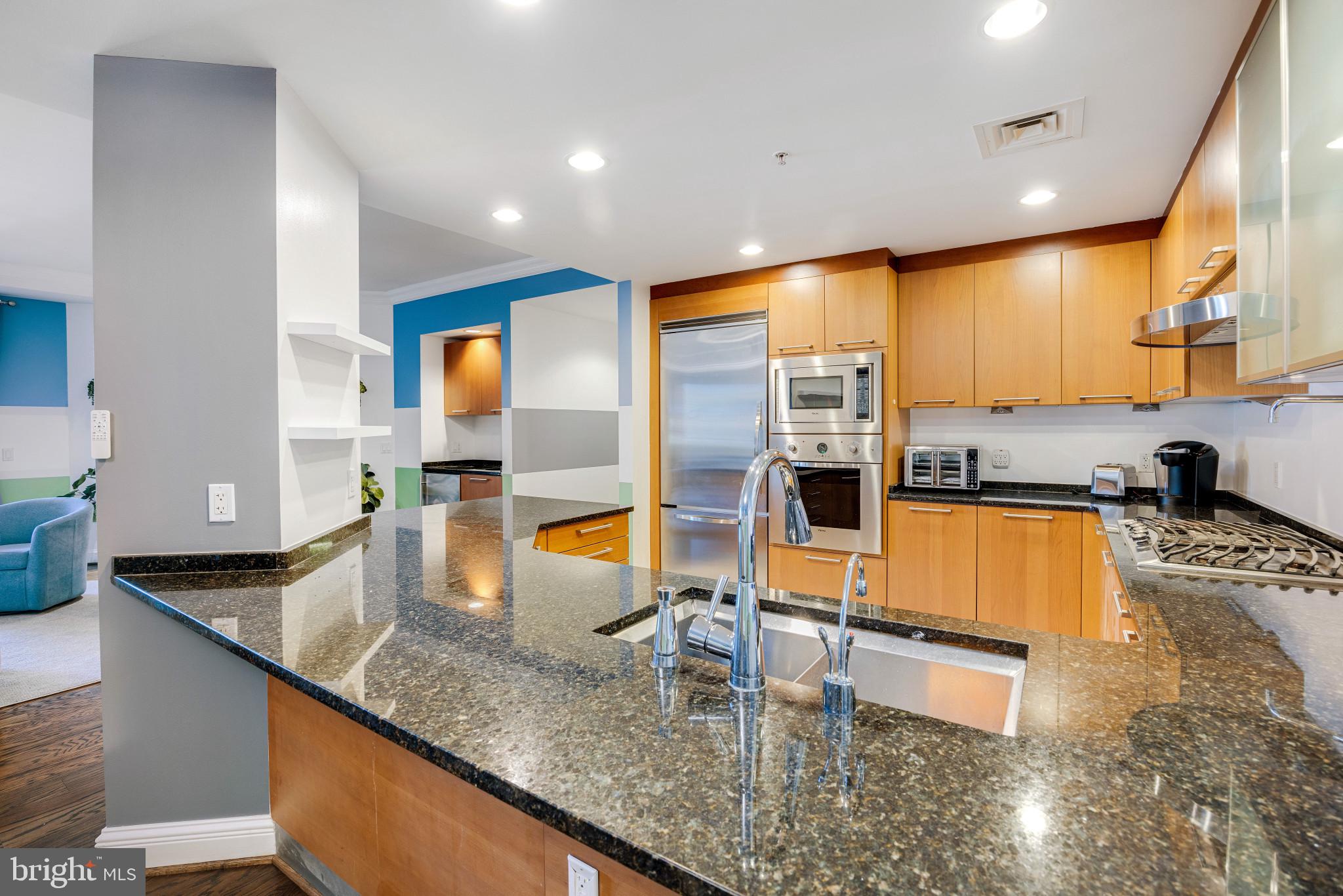 THE RITZ-CARLTON RESIDENCES - Residential