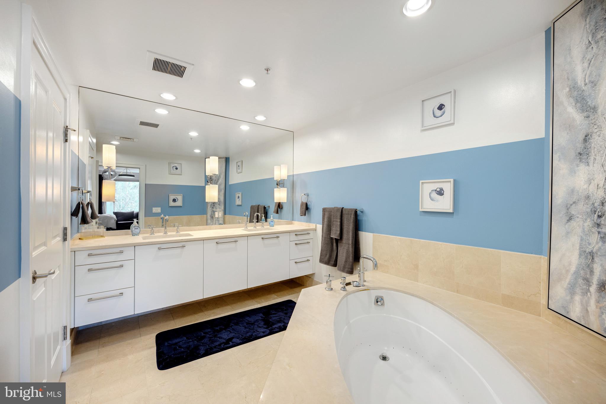 THE RITZ-CARLTON RESIDENCES - Residential