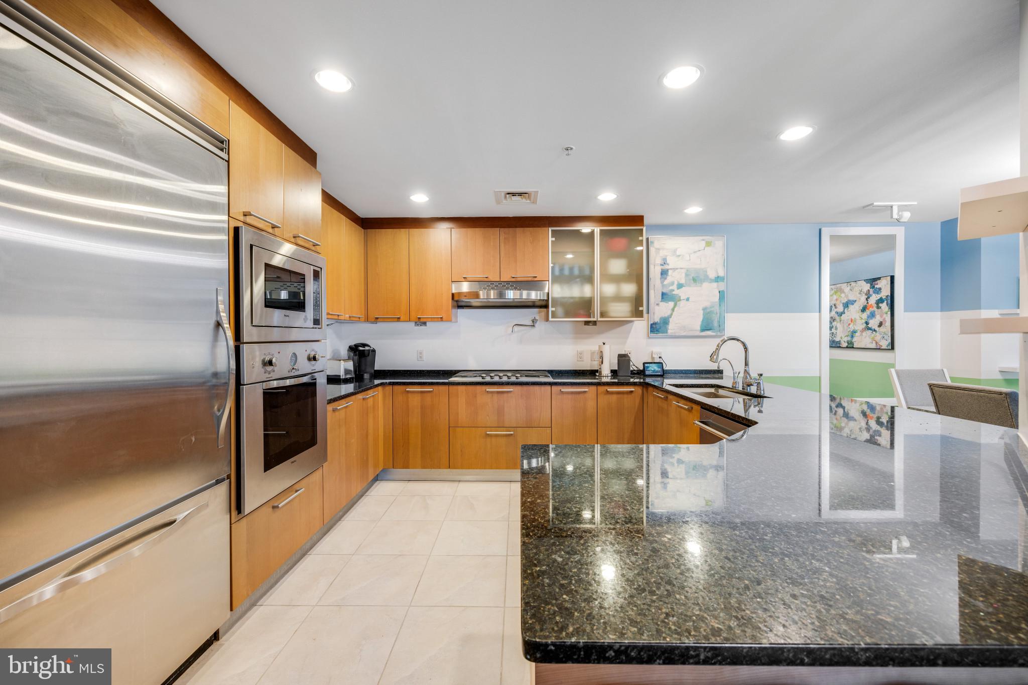 THE RITZ-CARLTON RESIDENCES - Residential