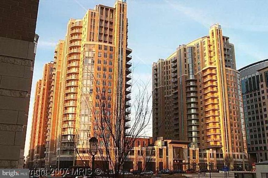 CONDO IN RESTON TOWN CENTER VERY BRIGHT  2 BALCONIES  1 BED  1 DEN & 1 BATH WITH BALCONY...GOURMET KITCHEN, STAINLESS STEEL APPLIANCES, GRANITE COUNTERTOP.. GREAT VIEW TO SWIMMING POOL... FANTASTIC AMENITIES,FITNESS CENTER, OUTDOOR POOL, PRIVATE THEATER ROOM, CONFERENCE ROOM, GUEST SUITE, 24HRS CONCIERGE... YOU'LL LOVE IT !!24 HOURS NOTICE