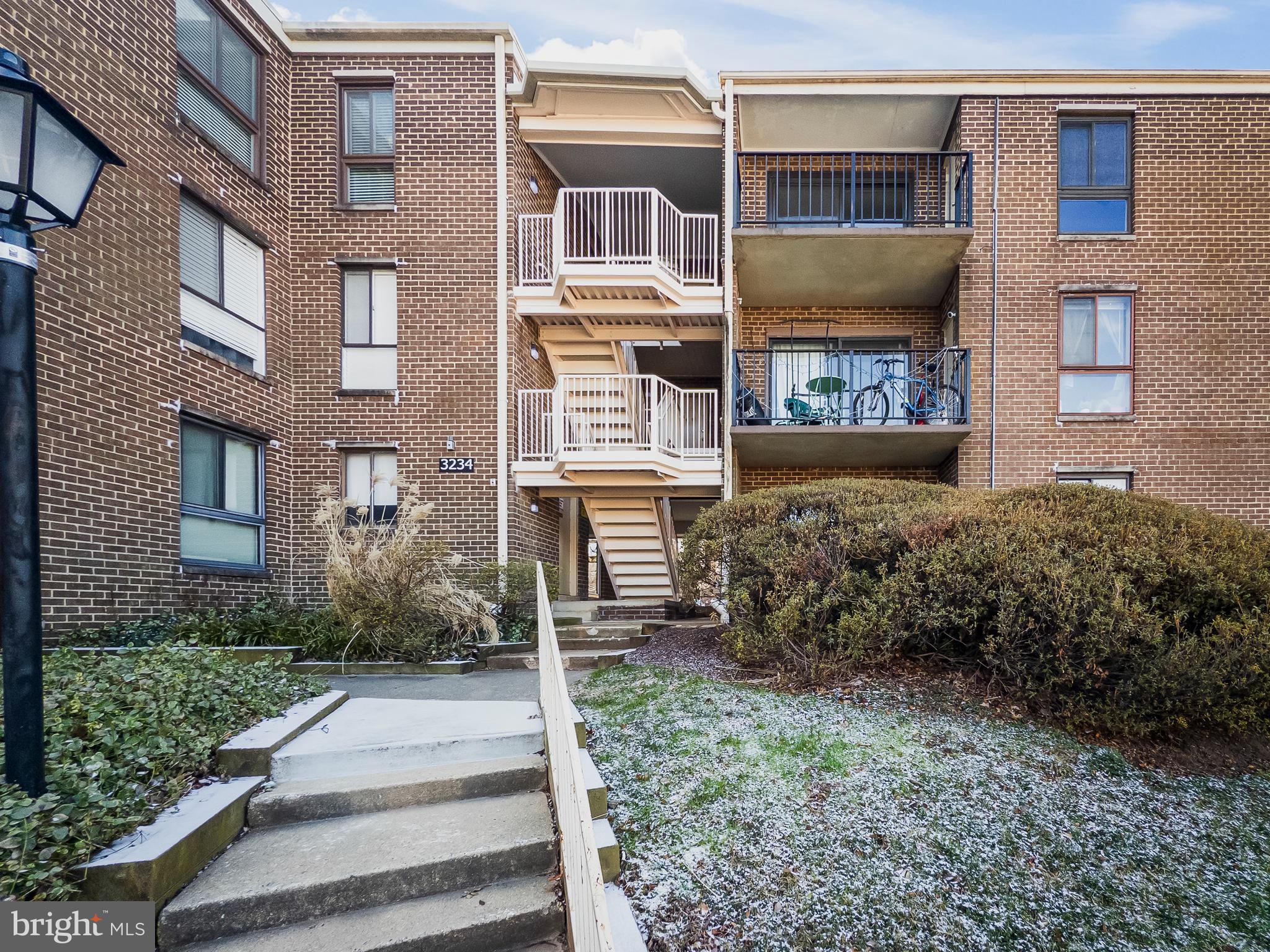 CAMELBACK VILLAGE - Residential