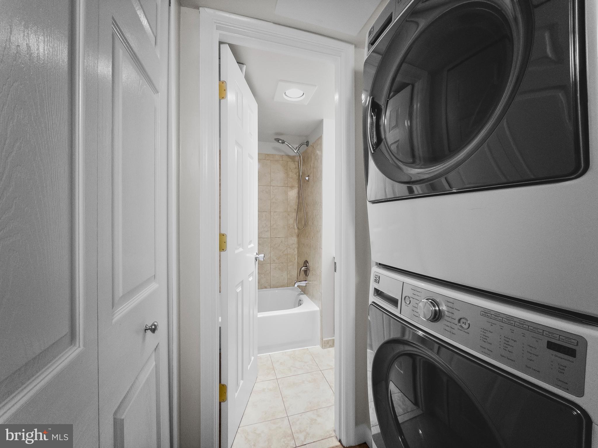 CAMELBACK VILLAGE - Residential