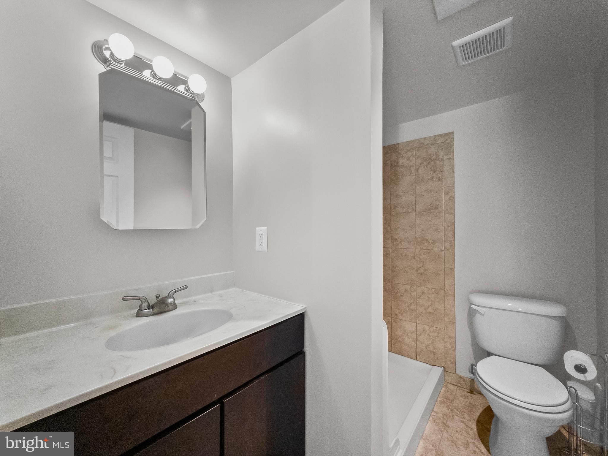 CAMELBACK VILLAGE - Residential