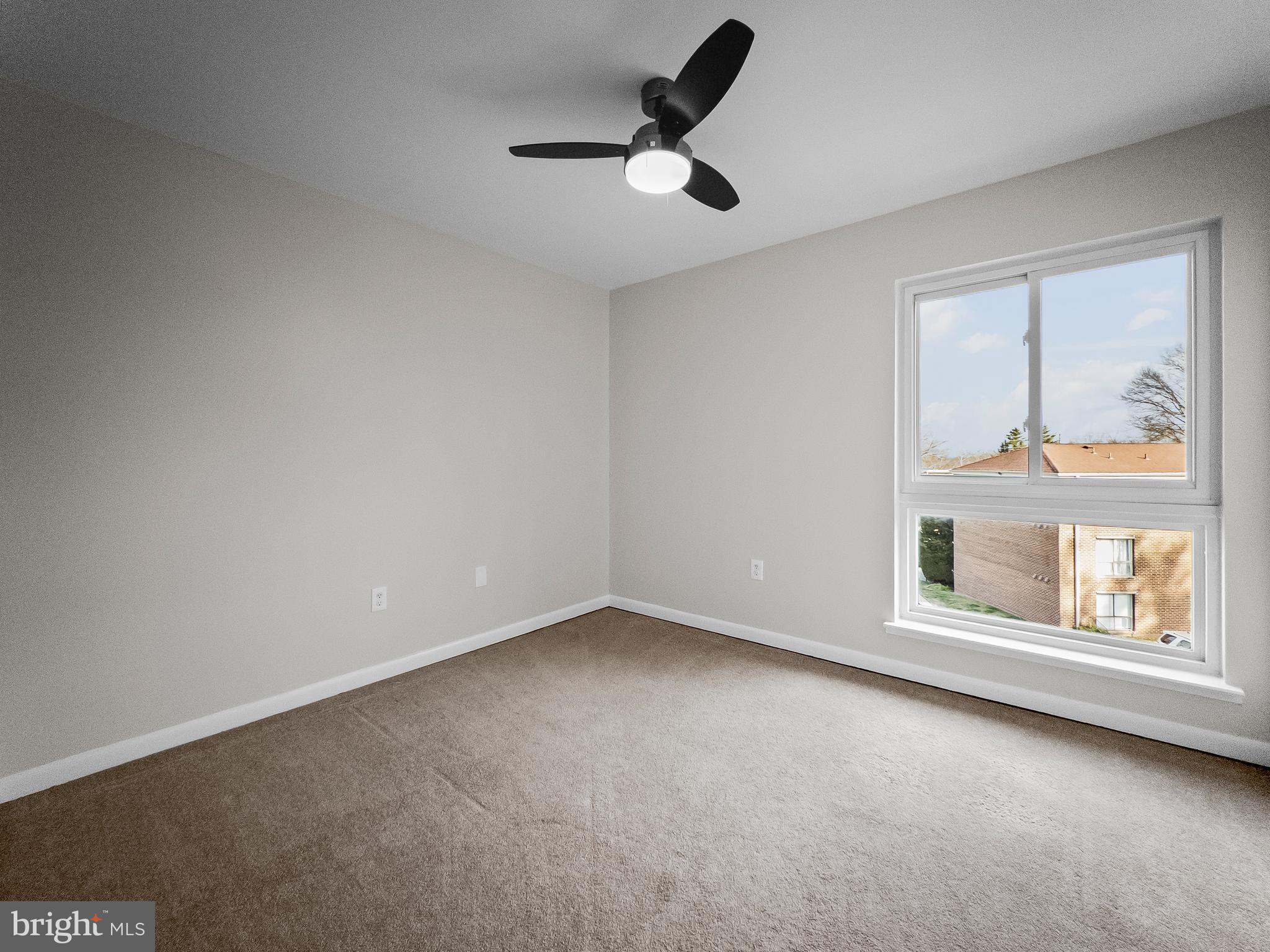 CAMELBACK VILLAGE - Residential