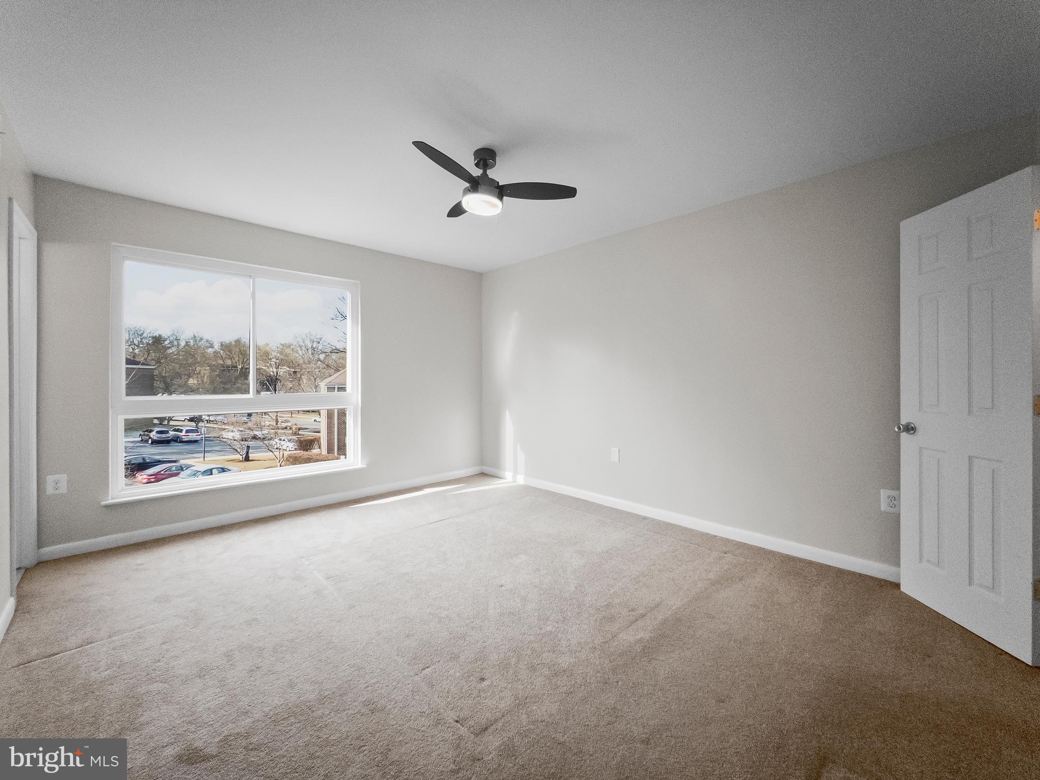 CAMELBACK VILLAGE - Residential