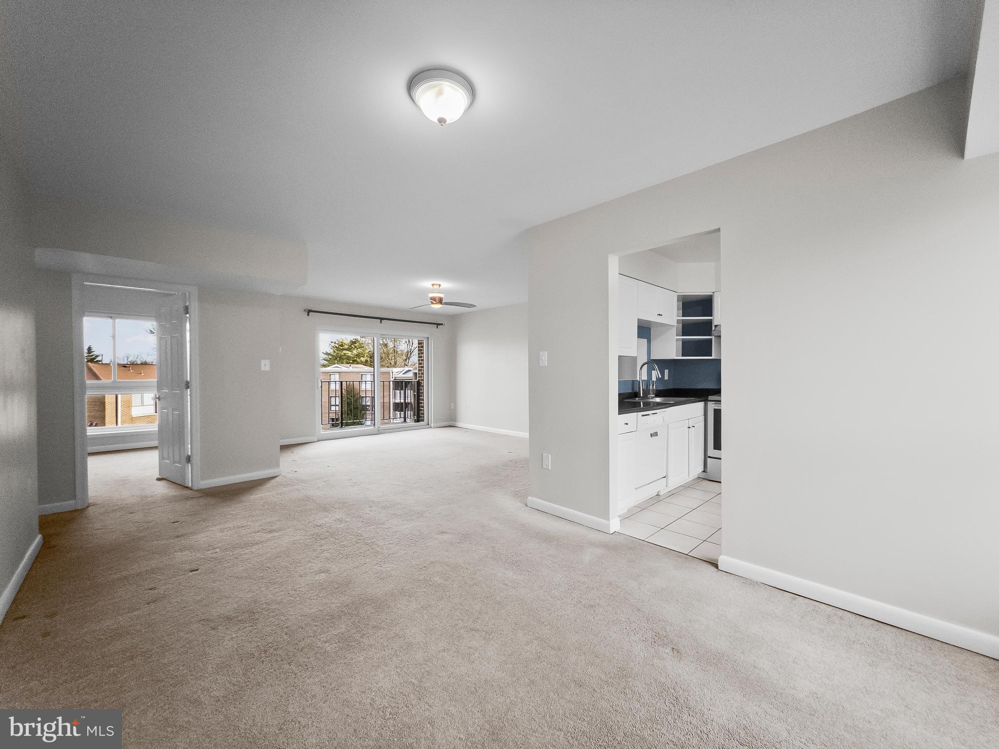 CAMELBACK VILLAGE - Residential