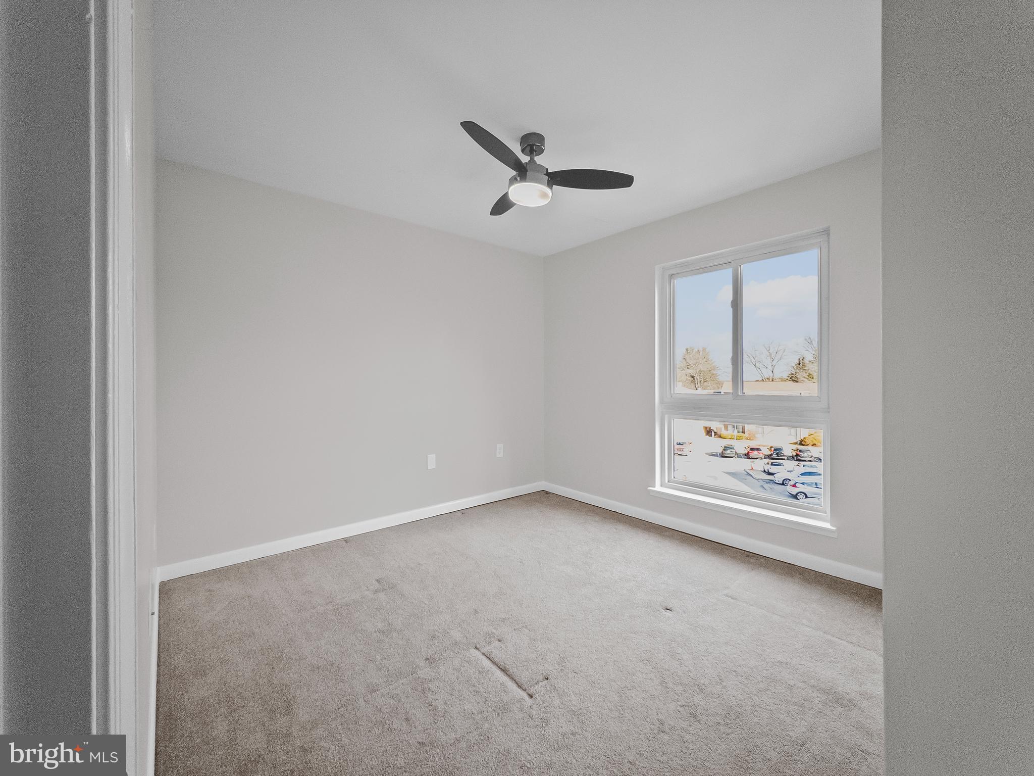 CAMELBACK VILLAGE - Residential