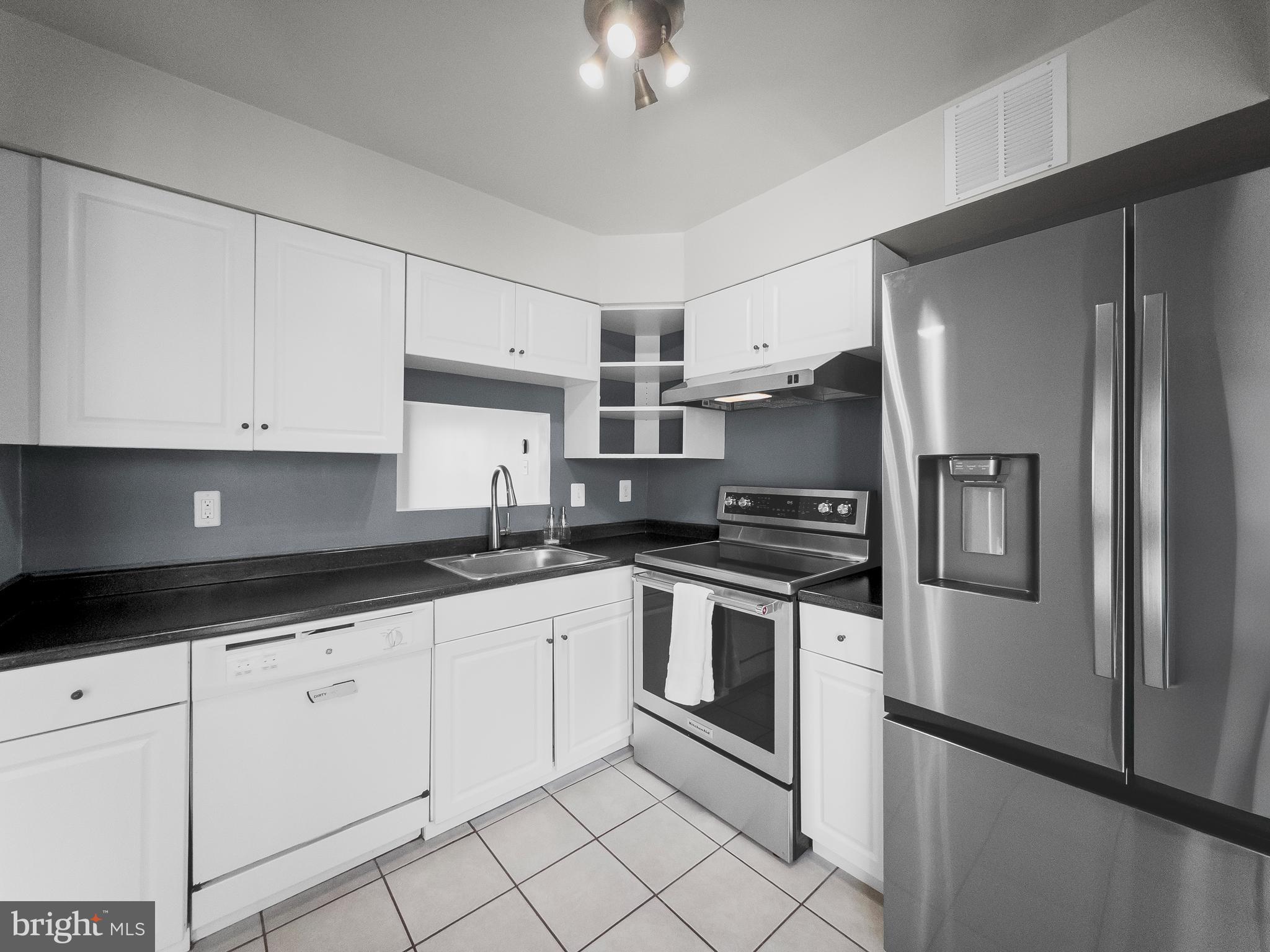 CAMELBACK VILLAGE - Residential