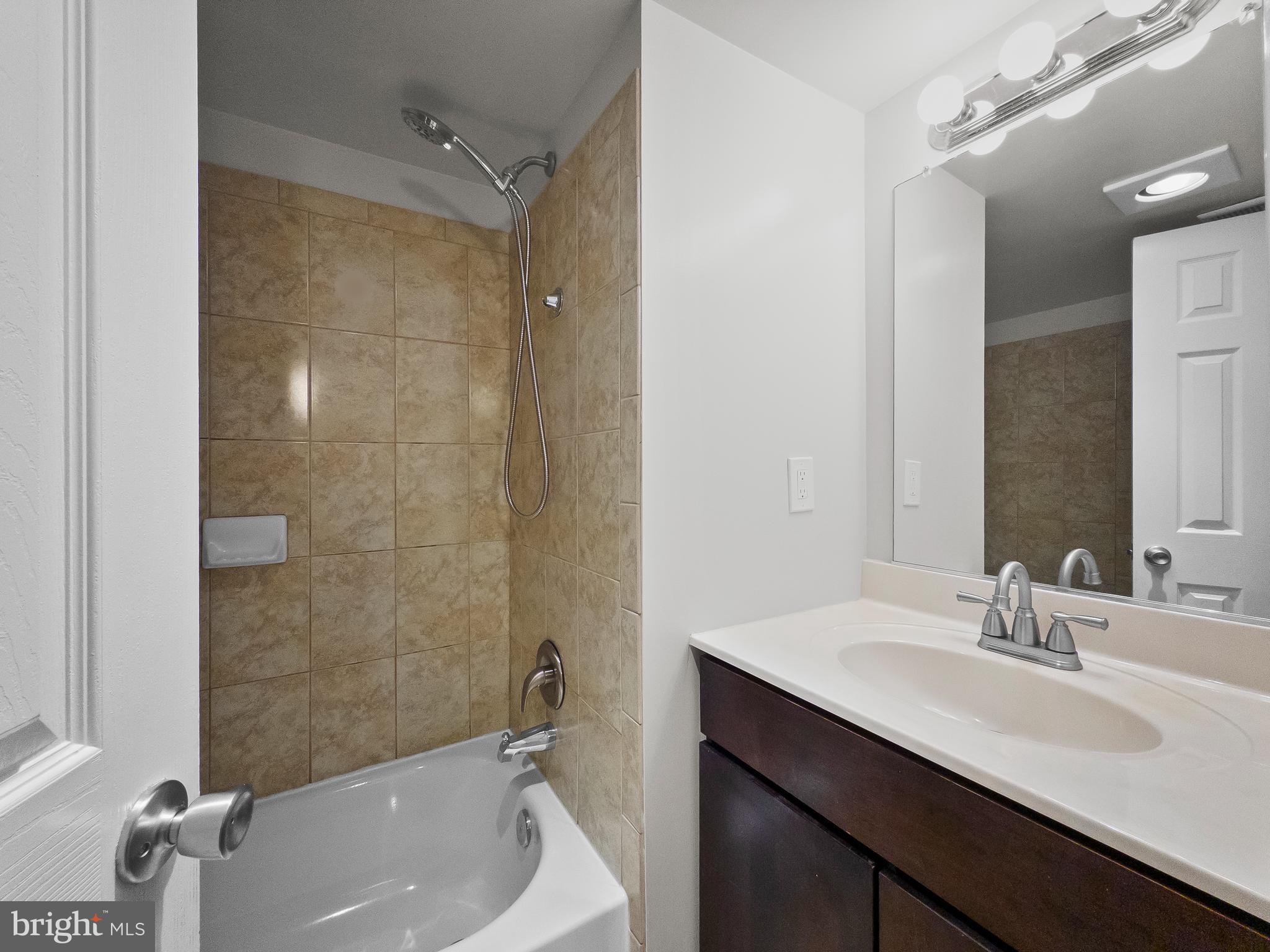 CAMELBACK VILLAGE - Residential