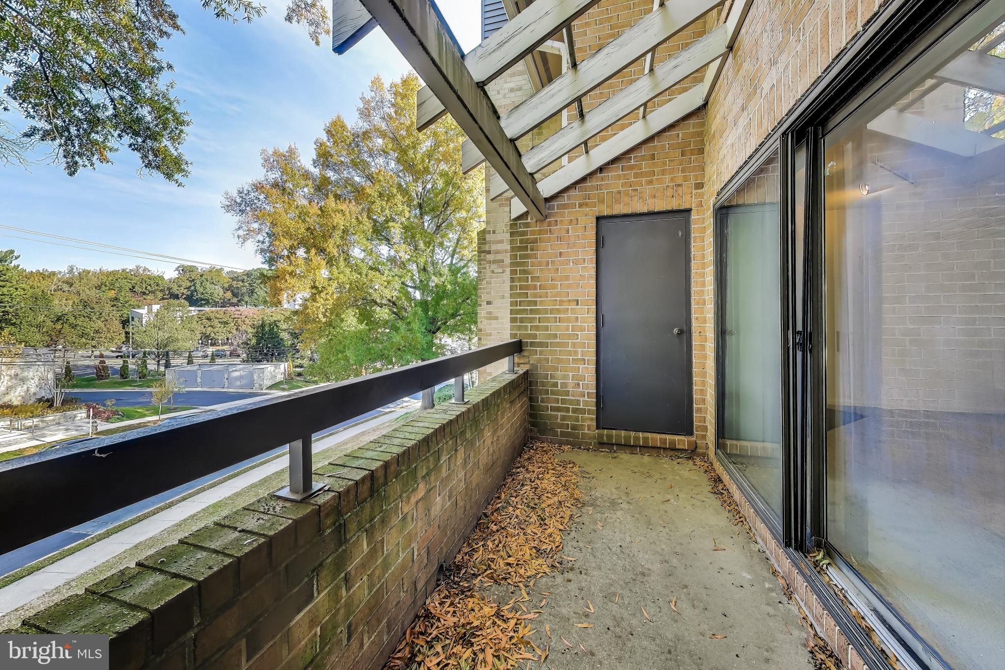 BRISTOL SQUARE - Residential Lease