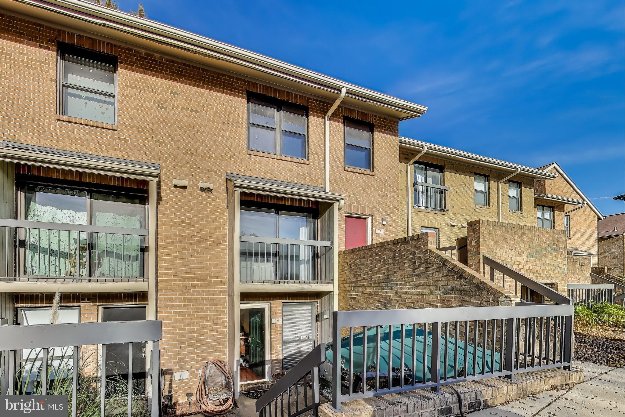 BRISTOL SQUARE - Residential Lease