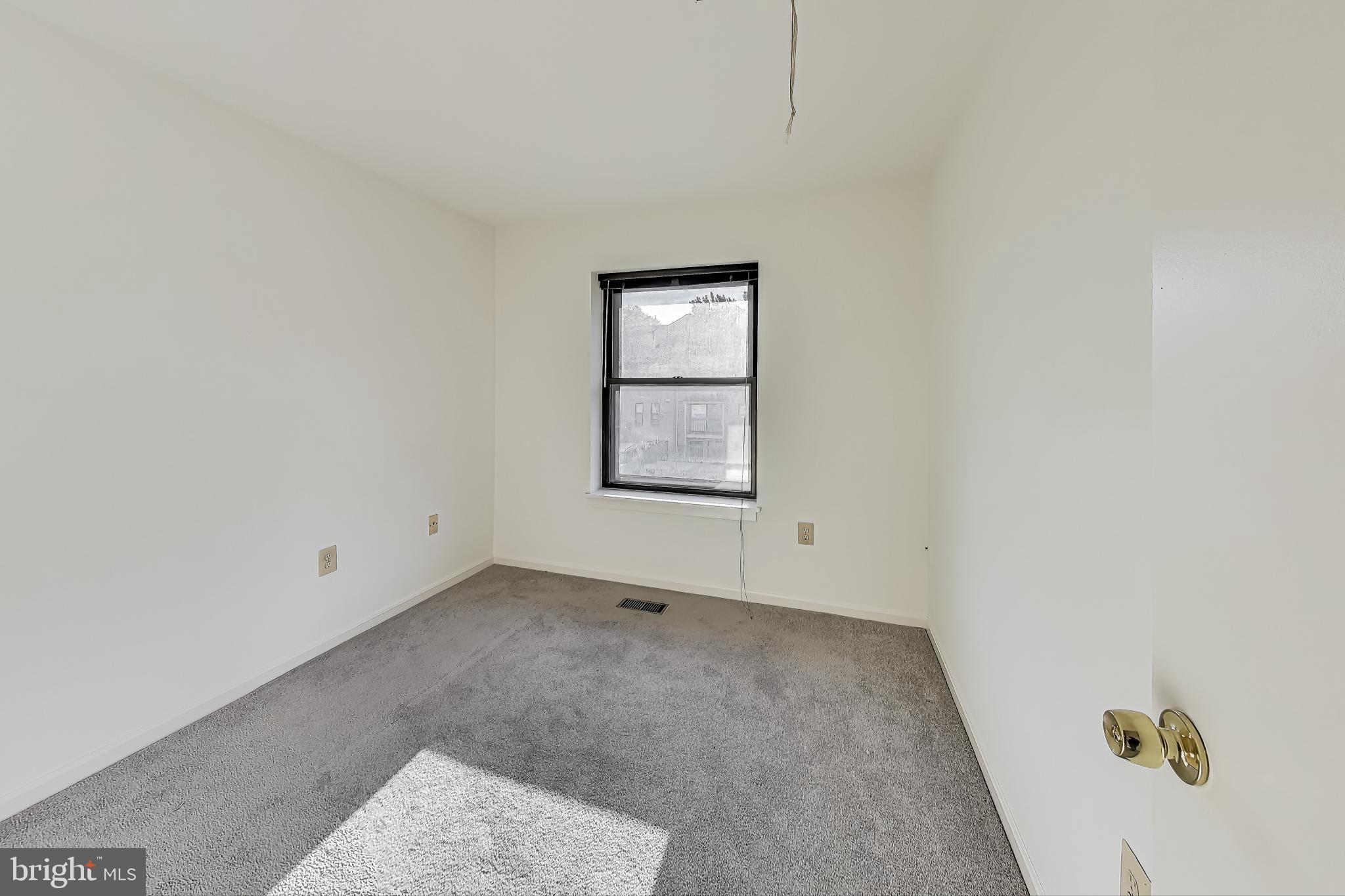 BRISTOL SQUARE - Residential Lease