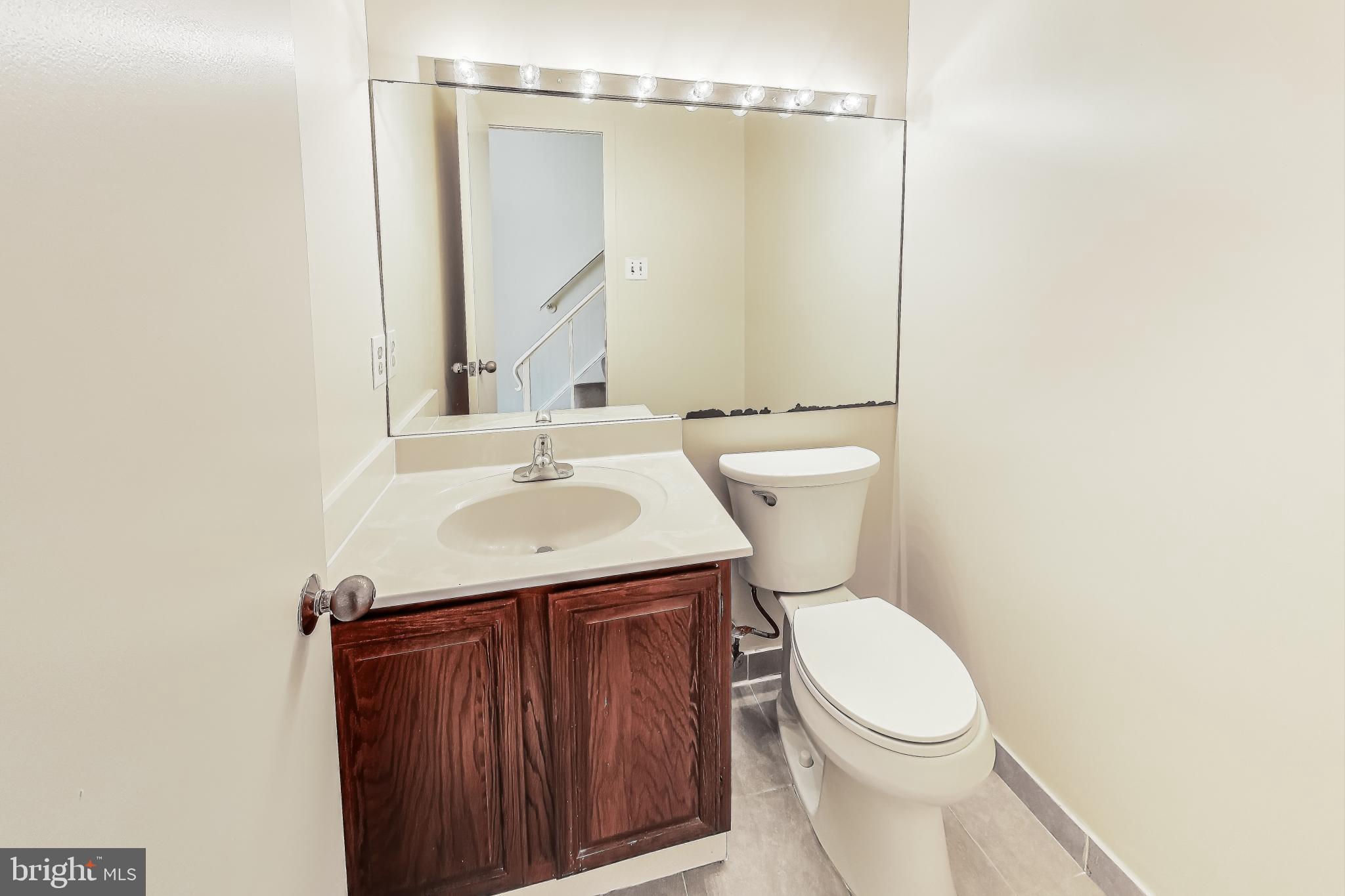 BRISTOL SQUARE - Residential Lease