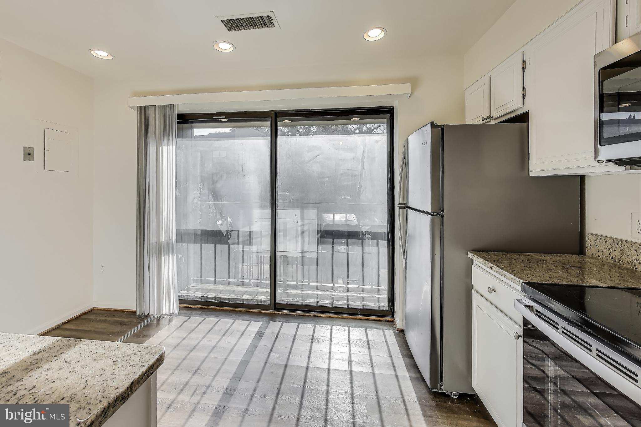 BRISTOL SQUARE - Residential Lease