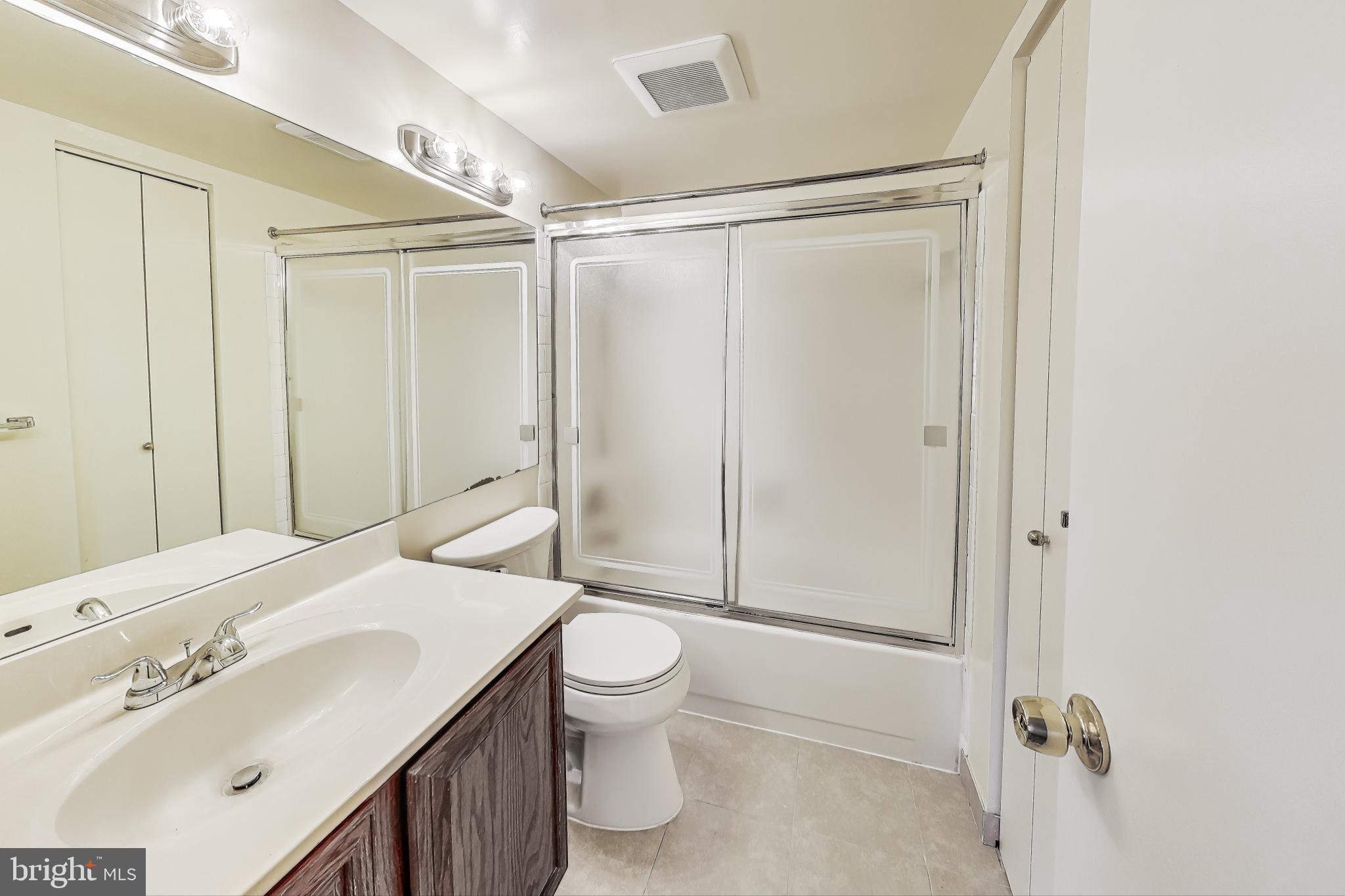 BRISTOL SQUARE - Residential Lease